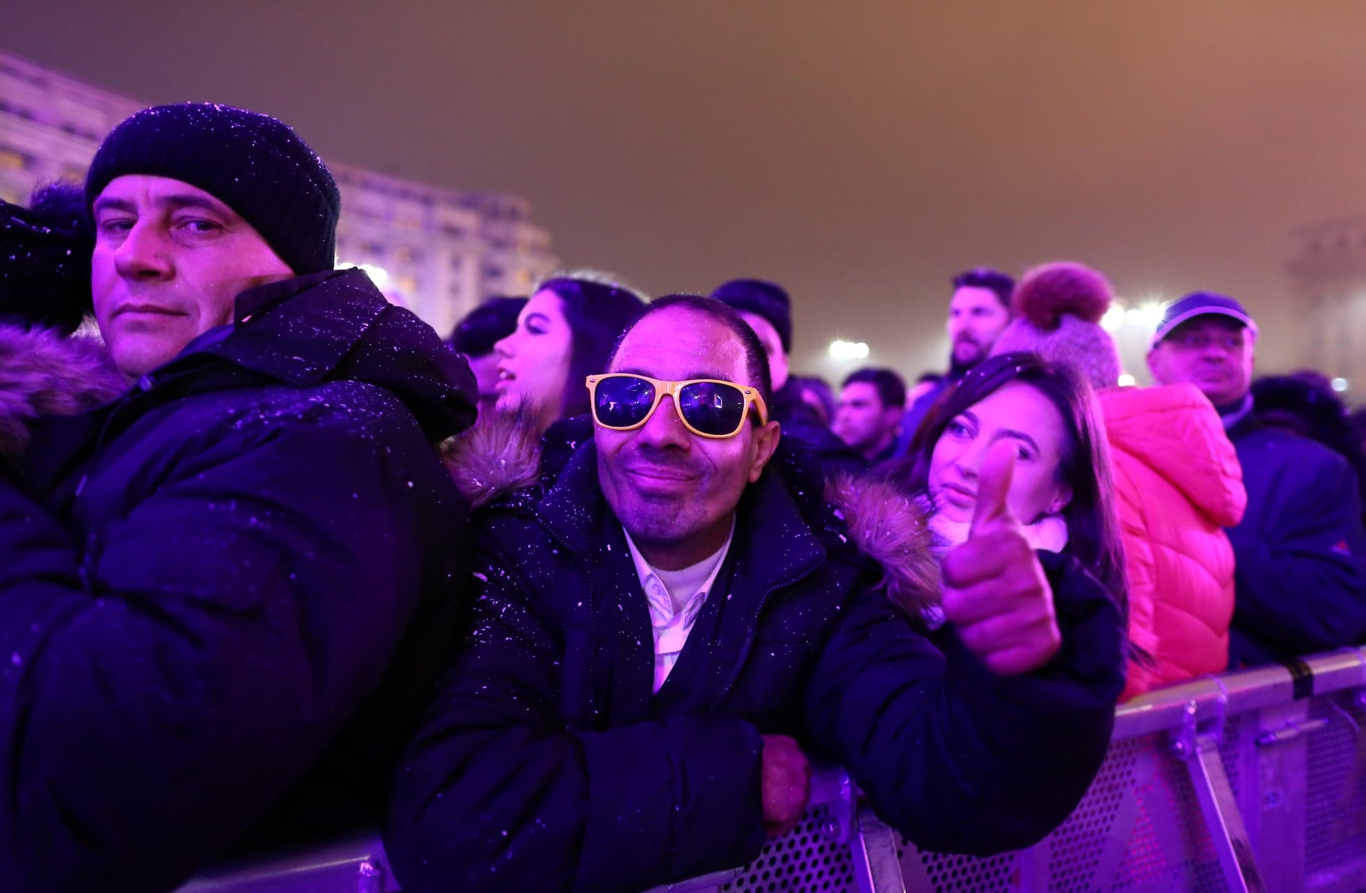 GALERIE FOTO | Am intrat în anul 2019! 60.000 de bucureșteni în stradă în noaptea de Revelion! Focul de artificii din Piaţa Constituţiei a durat 15 minute!