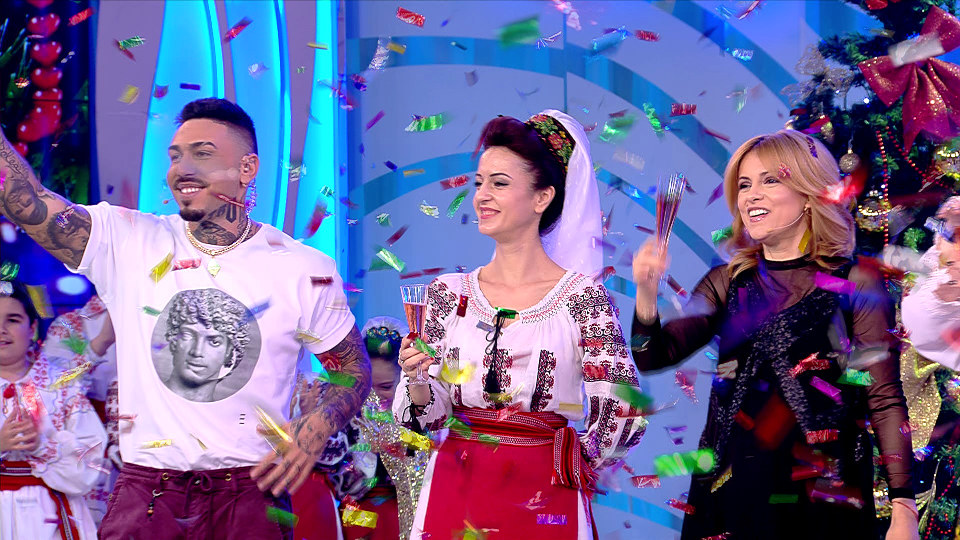 Steliana Sima, Emilia Ghinescu, Elena Merișoreanu, Nicoleta Voica petrec în ultima zi a anului, la "Acces Direct" | FOTO