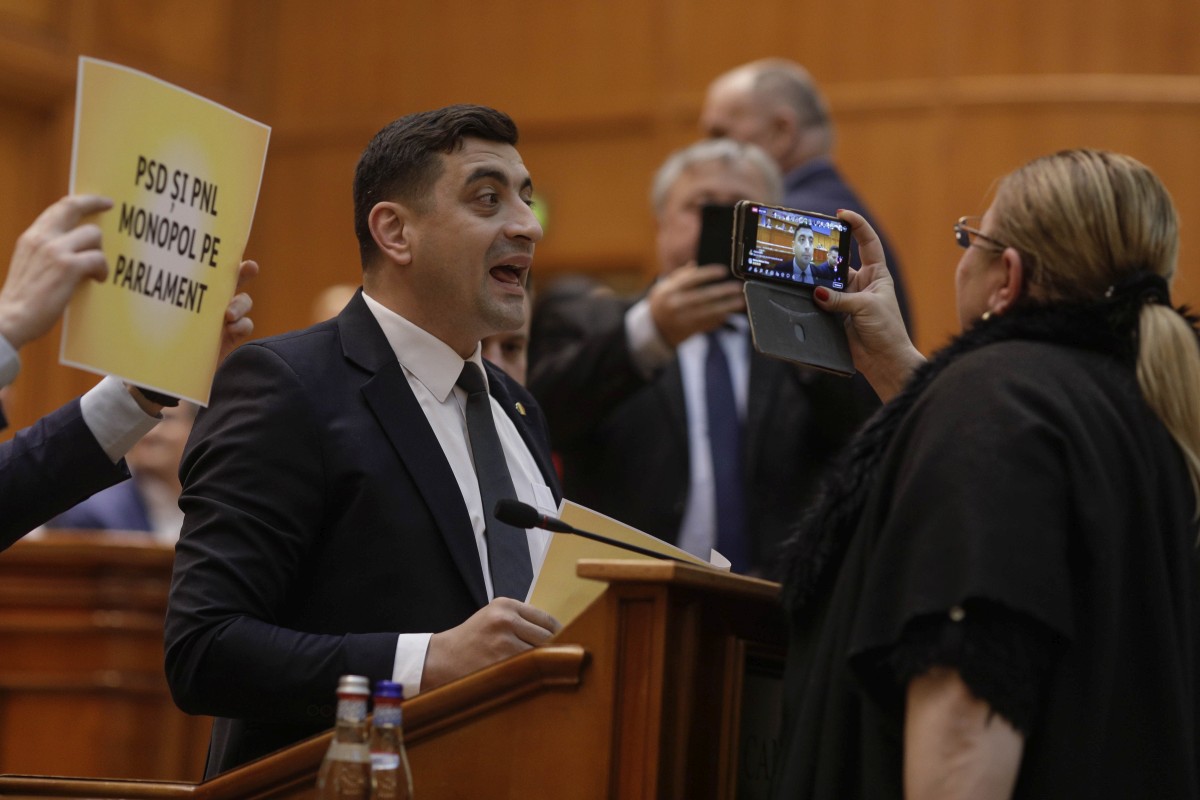 Discursul lui Ciolacu de la dezbaterea bugetului, întrerupt de protestul AUR și USR: „Inadmisibil ca românii să plătească taxe noi”