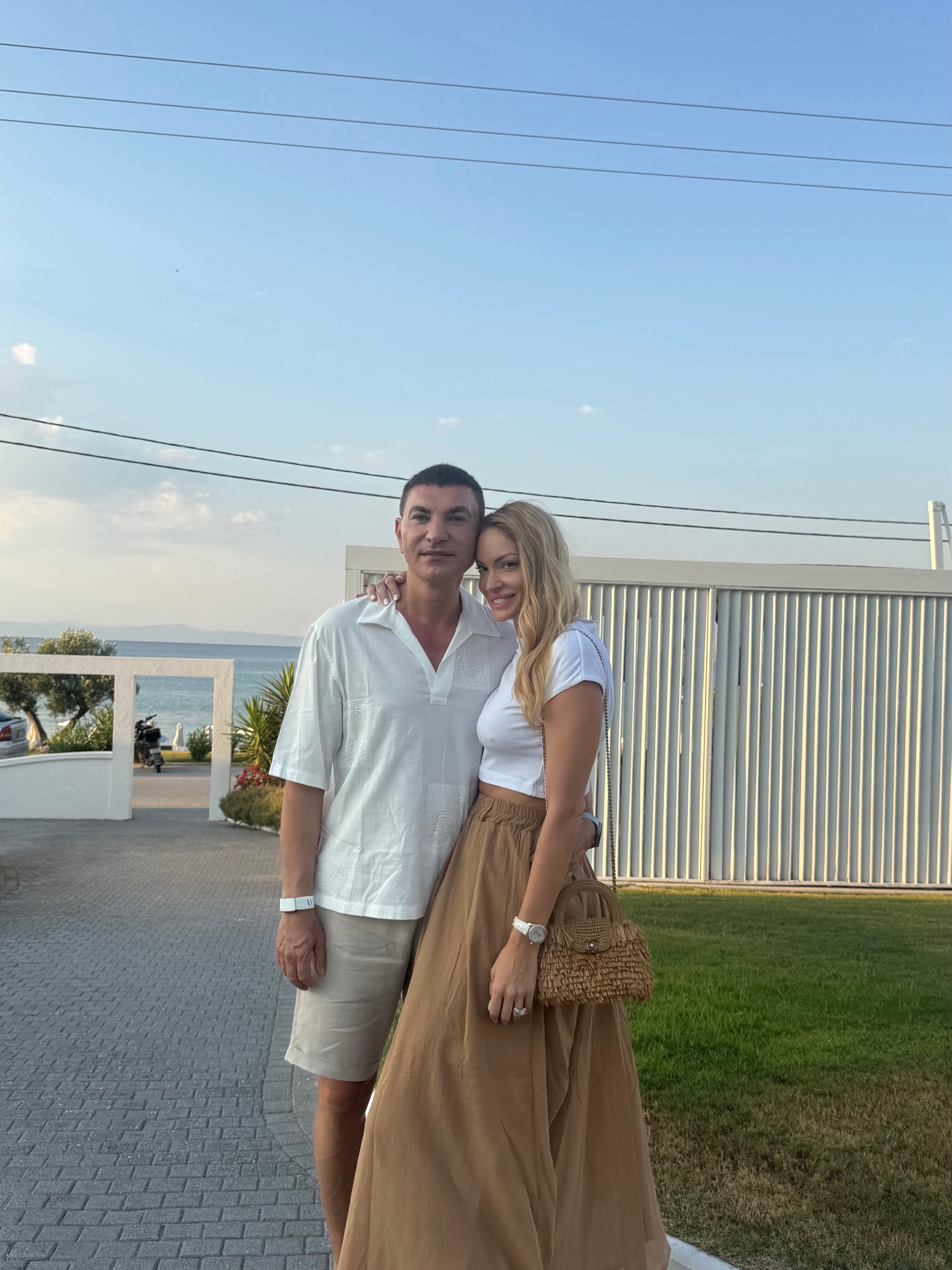 Cum au apărut Valentina Pelinel și Cristi Borcea, alături de copiii lor, în vacanța din Grecia. „Tot ce contează cu adevărat”