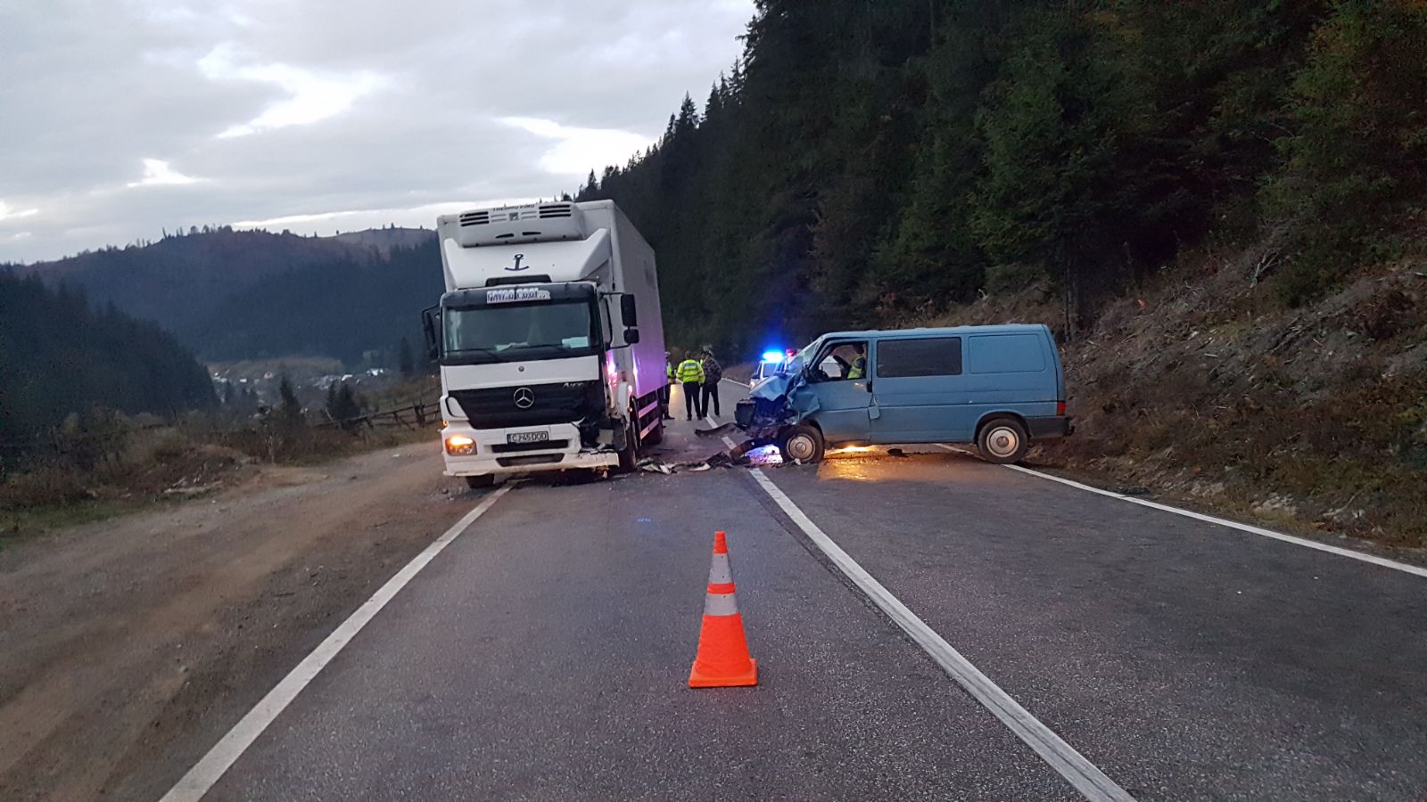 Șase oameni, printre ei și un copil, răniți într-un accident în Neamț. Planul roșu de intervenție a fost activat | FOTO ȘI VIDEO