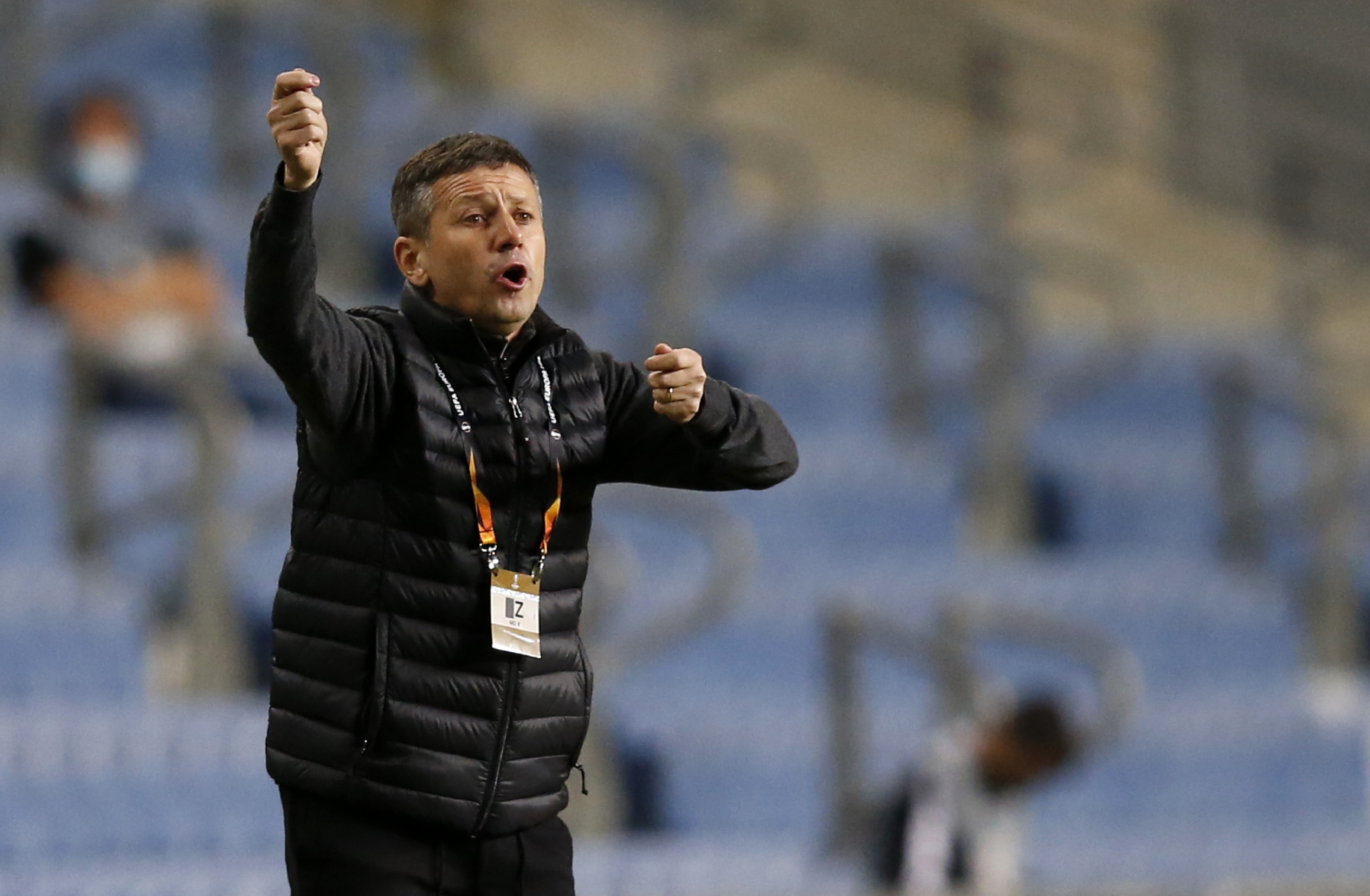 De la Yverdon, Adrian Ursea se declară suporterul lui Mircea Lucescu: „Câți mare antrenori am avut la nivelul ăsta? Doar 2 în istorie, Piști Covaci și nea Mircea”. De ce spune că „noi suntem cei mai mari hoți de pe pământ”