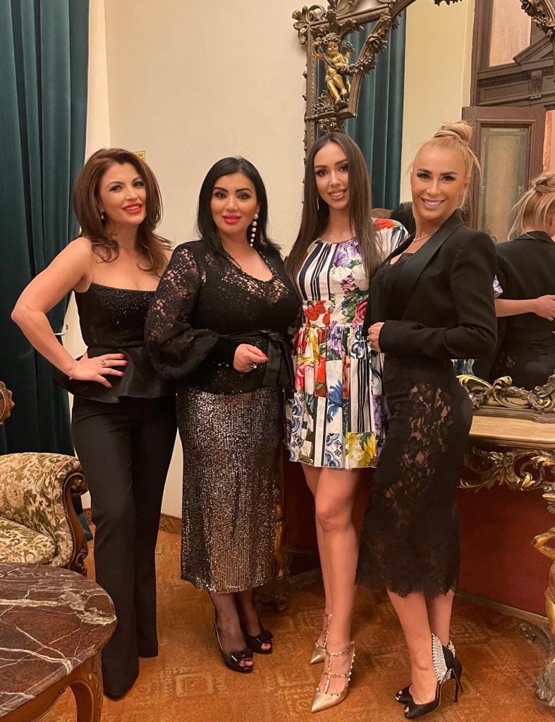 Petrecerea de lux a Adrianei Bahmuțeanu. A împlinit 49 de ani, iar Anamaria Prodan a sărbătorit-o în restaurantul iubitului