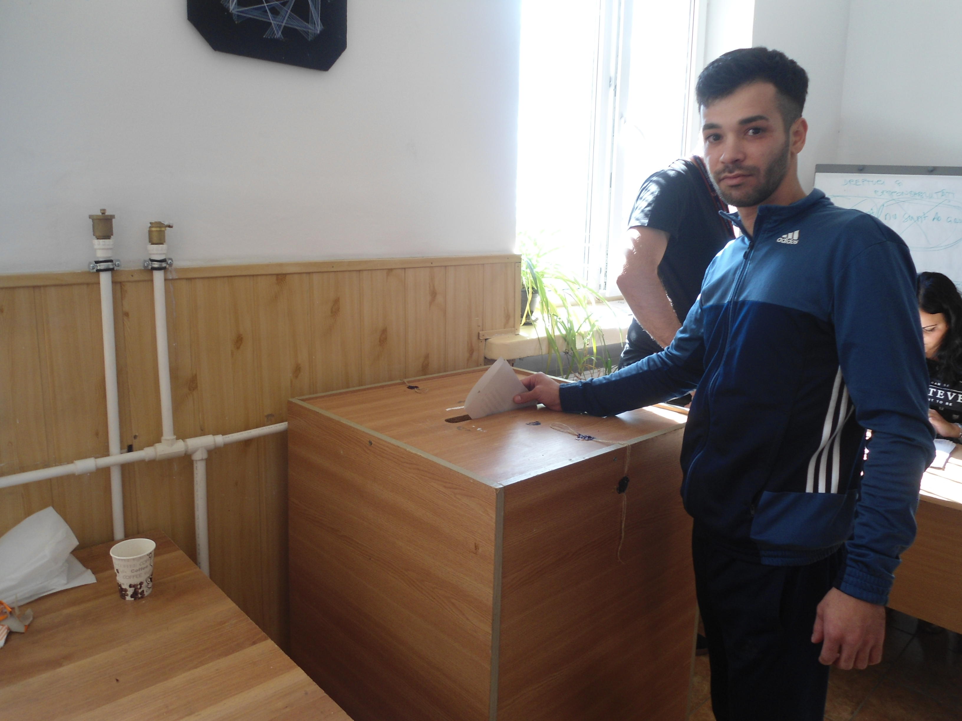 FOTO&VIDEO / Cum au votat deţinuţii de la Penitenciarul Jilava la referendumul pentru definirea familiei