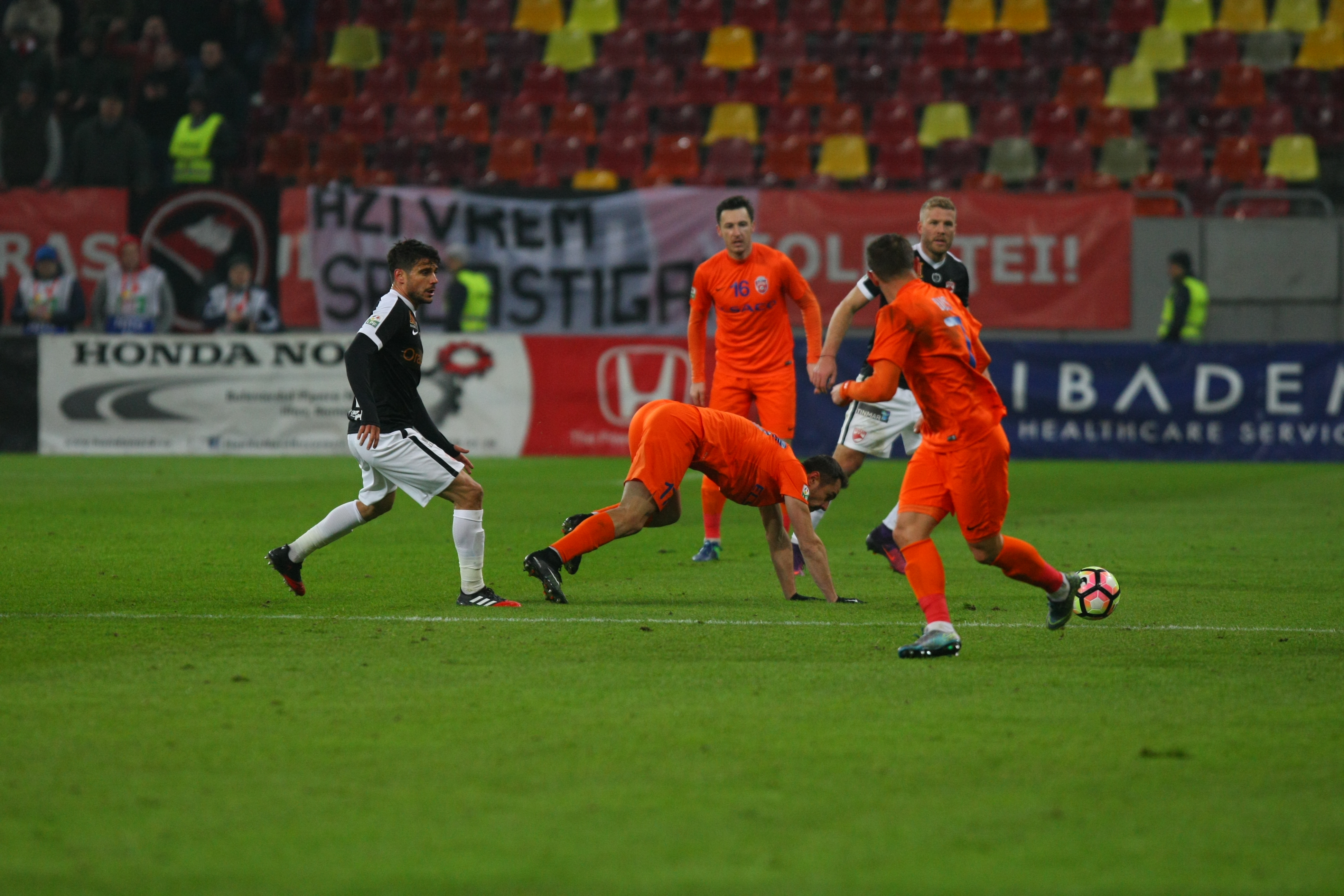 Liga 1, etapa a 24-a. Dinamo - FC Botoșani 1-0. Debut reușit pentru Contra, după un meci cu multe ocazii mari  | GALERIE FOTO