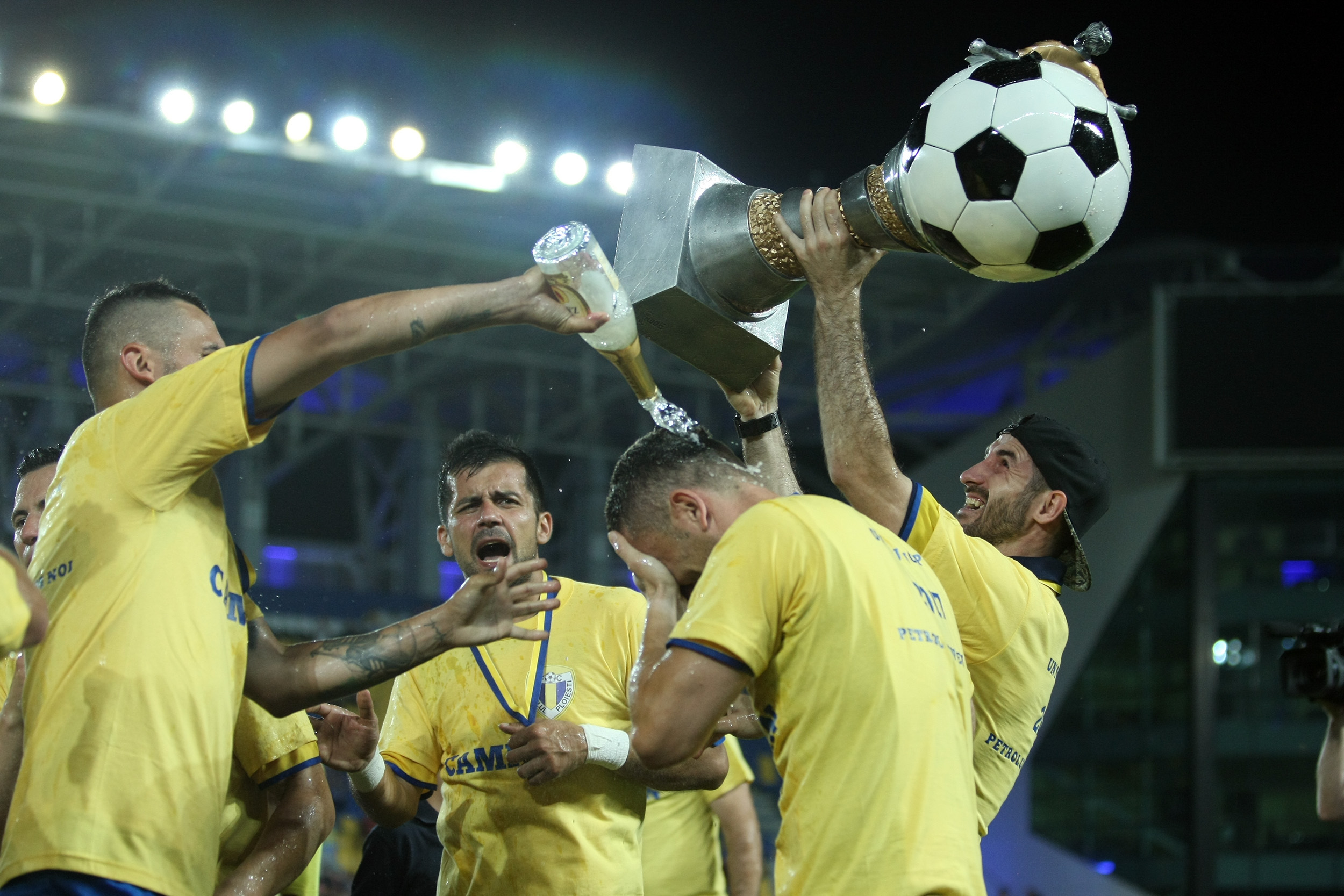 Petrolul Ploiești a promovat în Liga 3. Atmosferă fantastică pe stadionul ”Ilie Oană”. Rezultate | FOTO