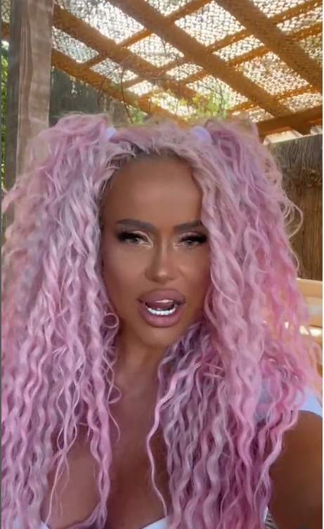 Anda Adam, schimbare radicală de look. Artista a renunțat la părul blond