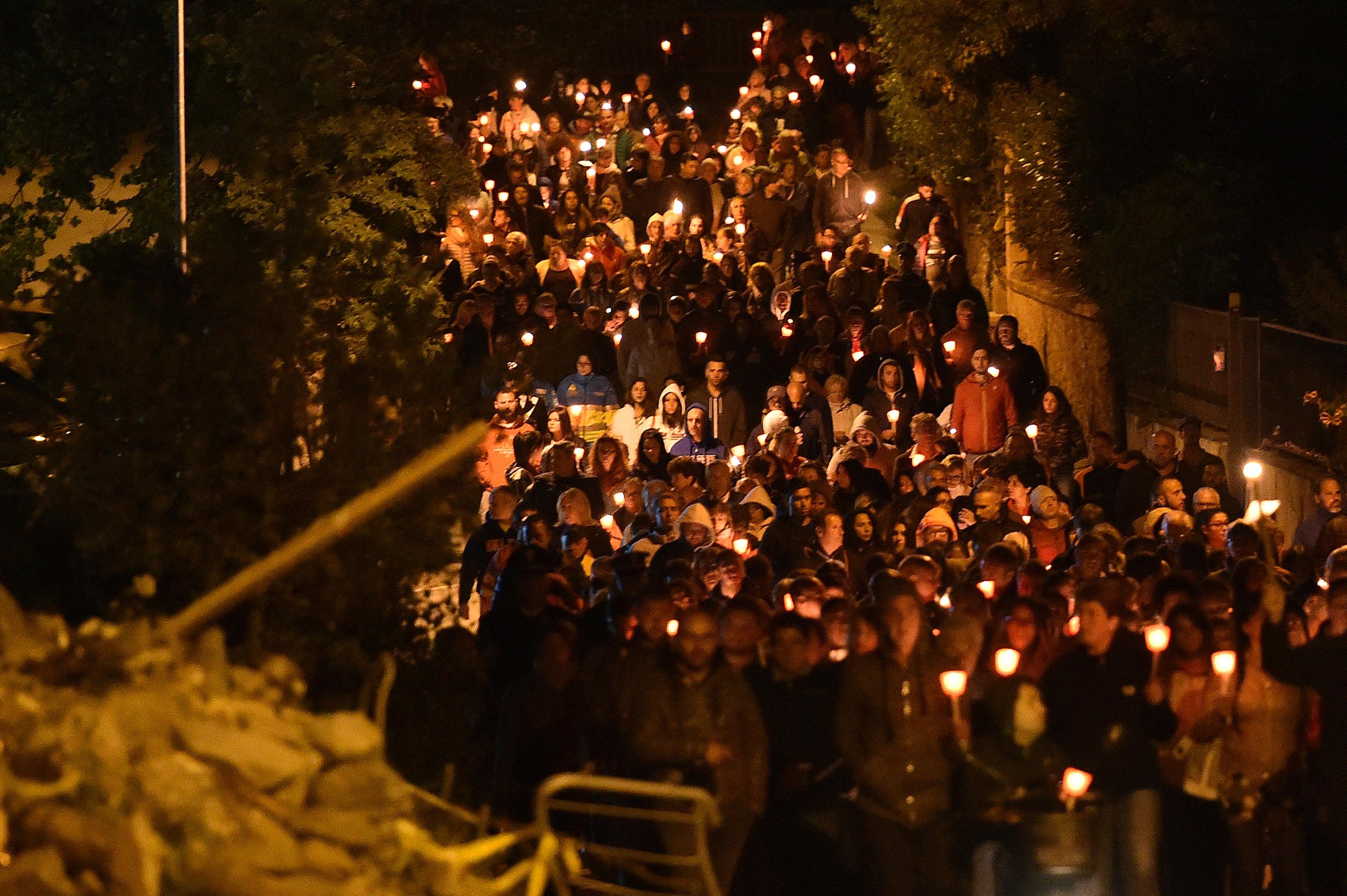 Un an de la cutremurul devastator din Amatrice | Oamenii au marcat tragedia, în timp ce acuză autoritățile că au uitat de ei