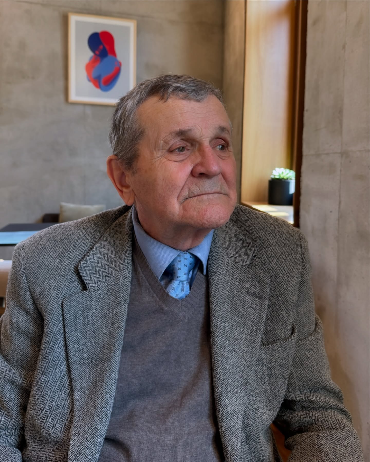 Cum a apărut îmbrăcat tatăl Andreei Esca la restaurant. Chiar și prezentatoarea a fost uimită: „Rupe «pe fashion»”