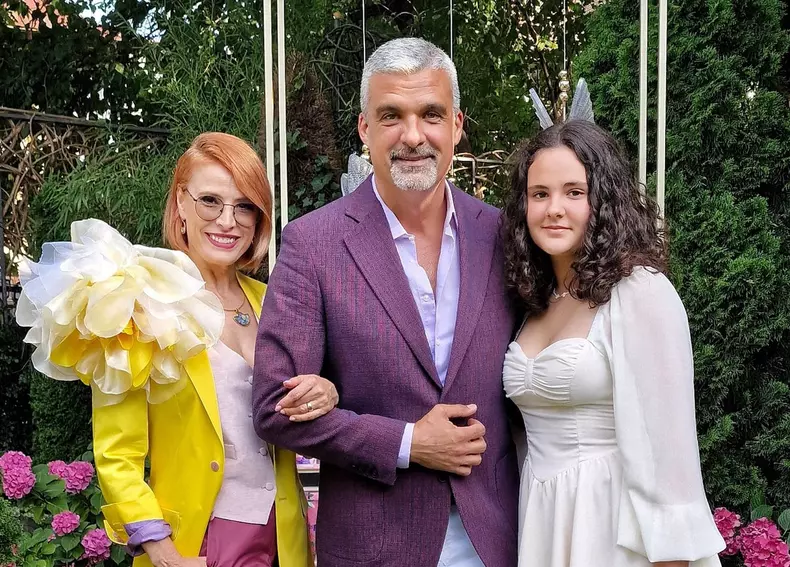Mesajul transmis de Monica Davidescu pentru cei care o urmăresc în mediul online. „În 26 mai am termen de «divorț» la Giurgiu. Am nevoie de martori”