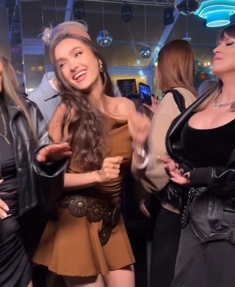 Cum a apărut Viviana Sposub în club, la Mamaia, după despărțirea de George Burcea. A băut șampanie și nu s-a distrat singură