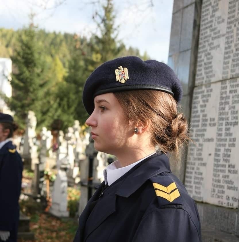 Carieră militară în familie. Povestea celor trei surori care au ales să îmbrace haine militare