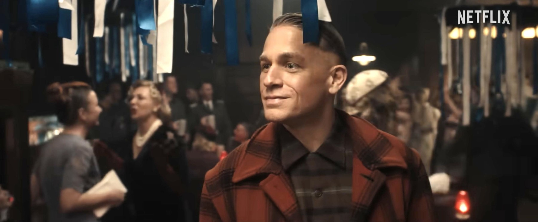 Charlie Hunnam a slăbit 14 kg pentru a se transforma în criminalul Ed Gein în noul serial Netflix „Monster”