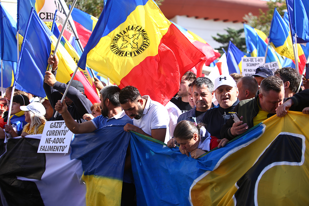 George Simion și Diana Șoșoacă s-au certat pe protestul din Piața Victoriei. Senatoarea a virat de la „Bine ați venit, fraților!”, la „Trădătorule, ți-ai bătut joc de AUR!”