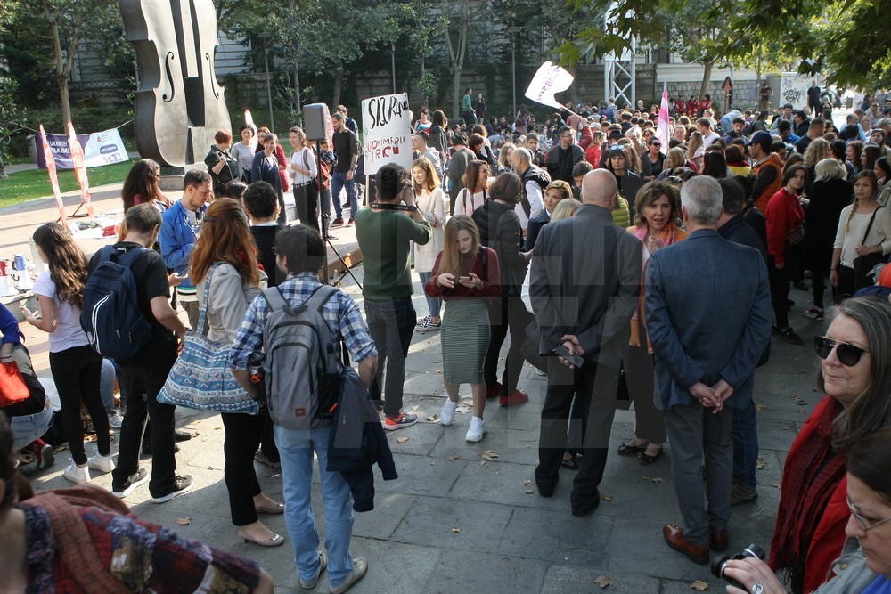 GALERIE FOTO/ Marş împotriva violenţei domestice, în Bucureşti: "Împreună pentru siguranţa femeilor"