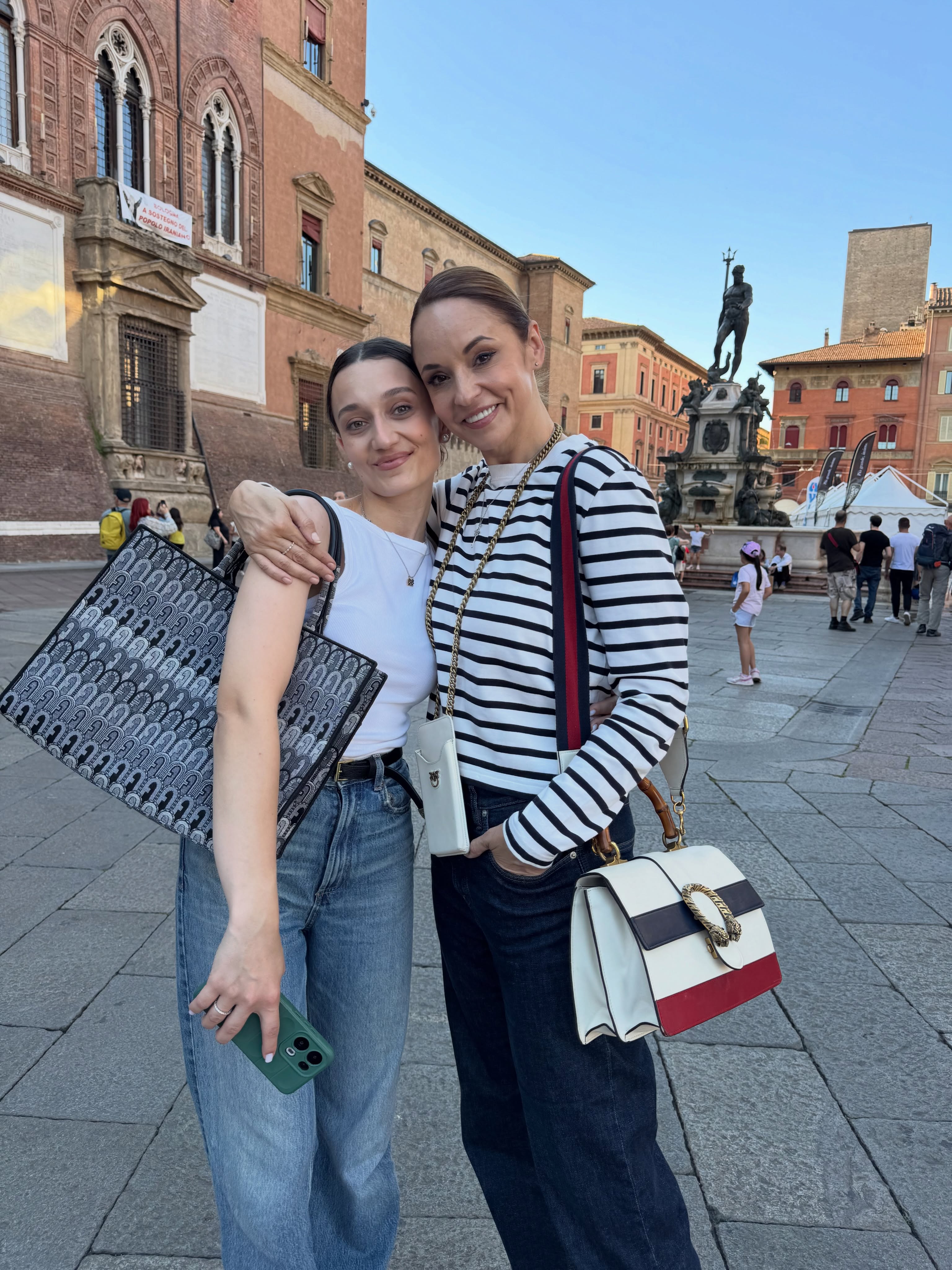 Cum a apărut Andreea Marin pe străzile din Bologna, Italia. Detaliul de la care fanii nu și-au putut lua ochii. „Pentru prima dată aici”