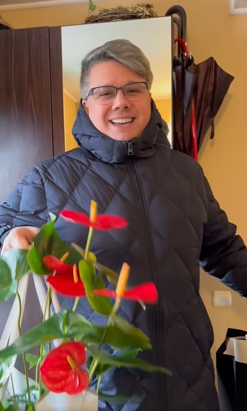 Imagini din casa Irinei Loghin. Fuego a vizitat-o pe artistă în locuința ei din nordul Bucureștiului, de ziua ei de naștere