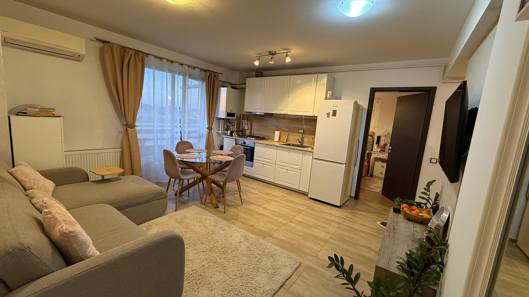 Imagini cu casa în care locuiește Deea Maxer. A scos apartamentul la vânzare: „E momentul să facem o schimbare”