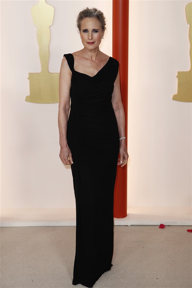 Ținutele vedetelor la Oscar 2023. Actrițele s-au întrecut în rochii elegante și strălucitoare. FOTO