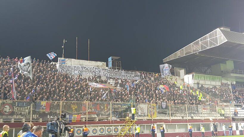 Cele mai tare mesaje afișate la Academia Rapid - CSA Steaua: ”Galeria lu′ Rapid, cea mai membră de partid” | GALERIE FOTO