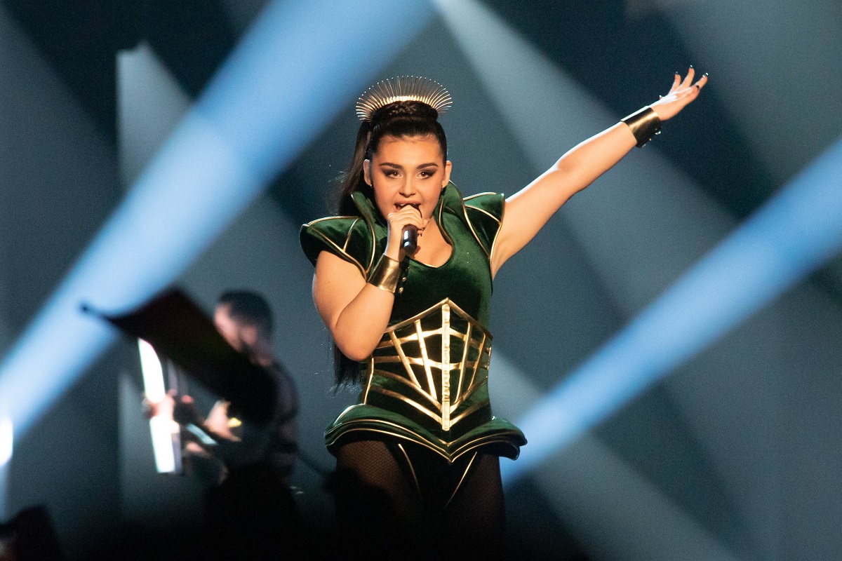 Cum a apărut cântăreața din Norvegia, țara a cărei televiziune publică a desființat piesa României la Eurovision 2023. E „Regina regilor”
