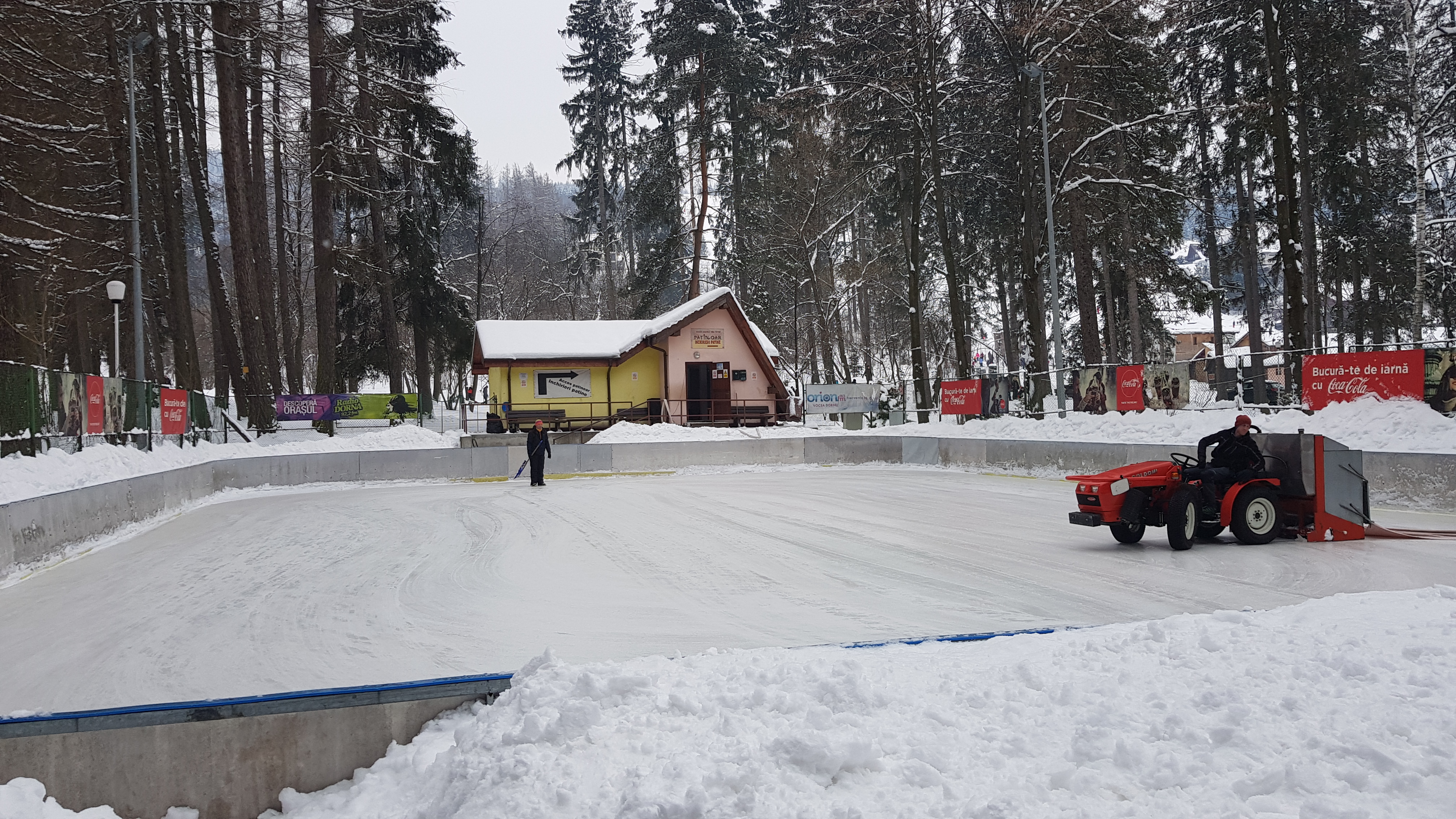 VIDEO&FOTO/ Alternativa la schi pe Valea Prahovei. Cât te costă distracția pe pârtie la Vatra Dornei