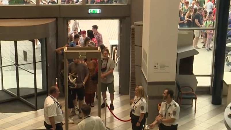 Mit gondolt? Droggal a táskájában látogatta volna meg a Rendőrpalotát egy férfi – persze lebukott...