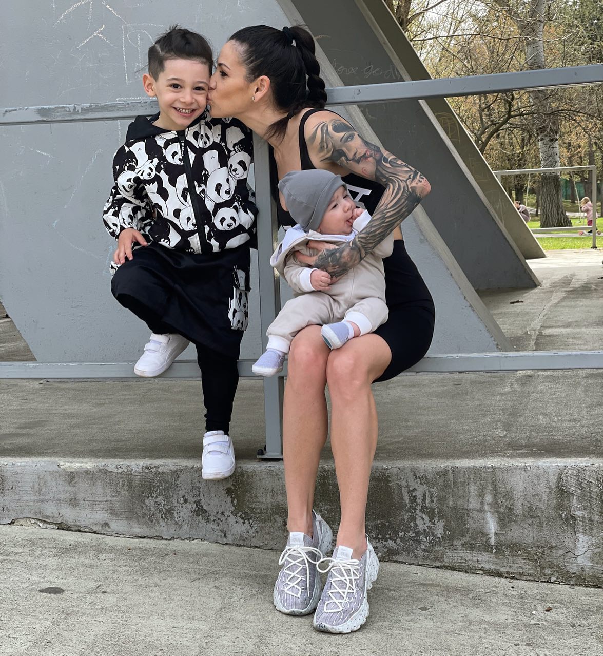 Roxana Vancea a spus cum se înțelege cu fosta iubită a soțului ei: „Pe Milan îl împărțim, iar el mi-a spus «mamă» încă din primul an”