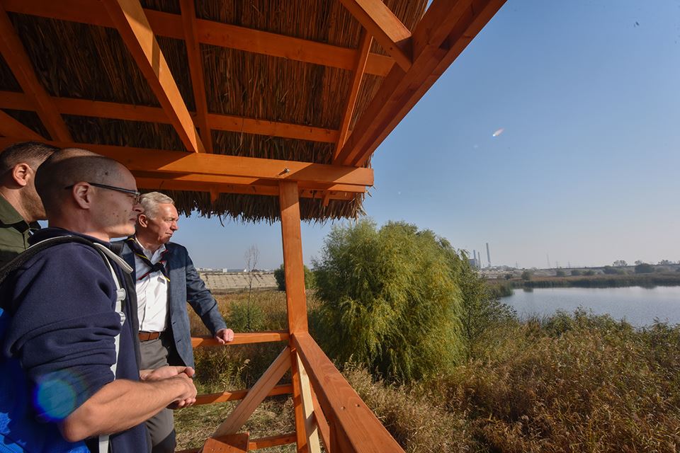 Ambasadorul SUA, la pas prin Parcul Natural Văcărești; Hans Klemm a fost promovat la rangul de cercetaș (FOTO)