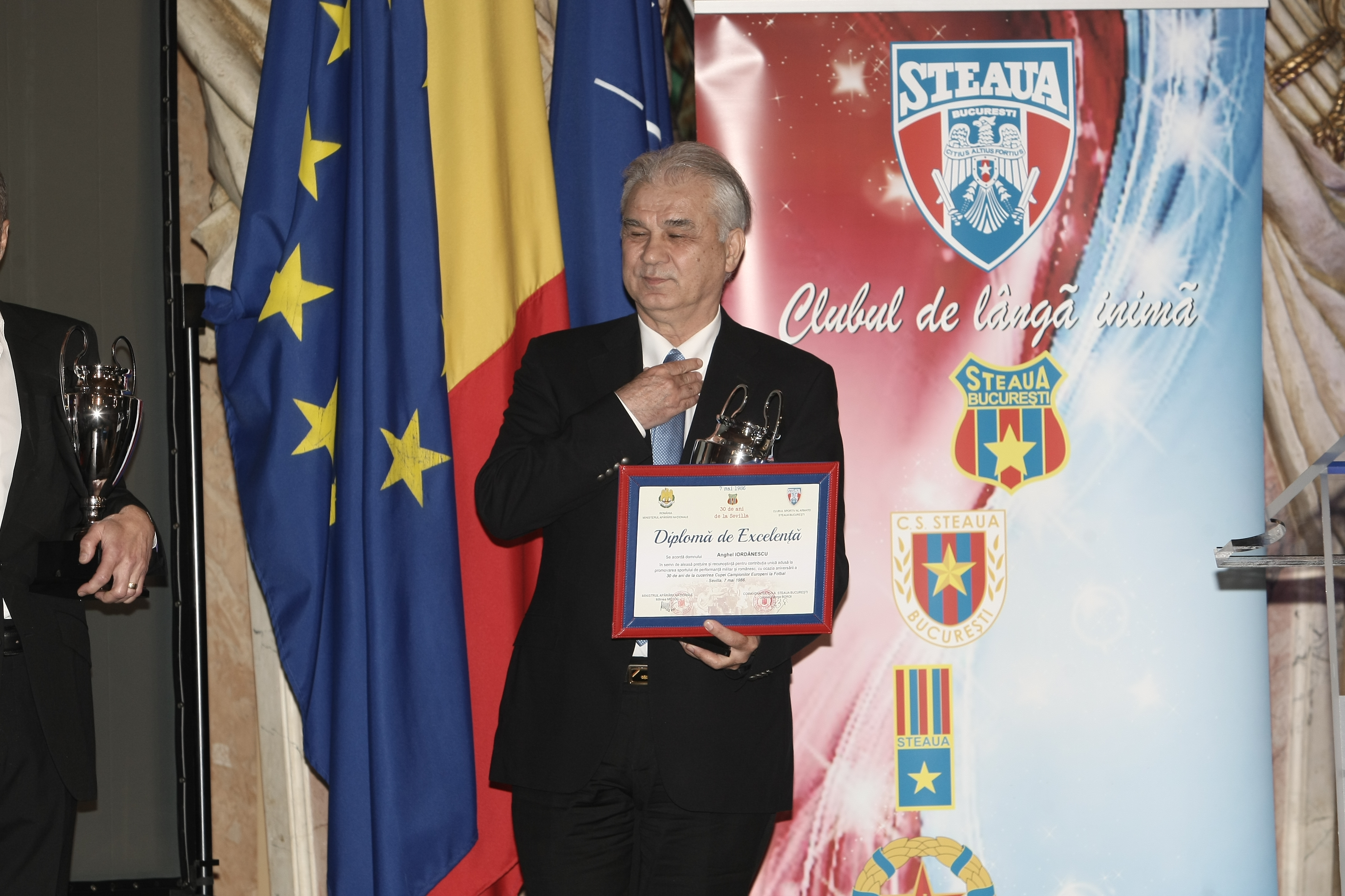 Eroii de la Sevilla au fost premiați de CSA Steaua, cu ocazia împlinirii a 30 de ani de la câștigarea CCE / FOTO și VIDEO