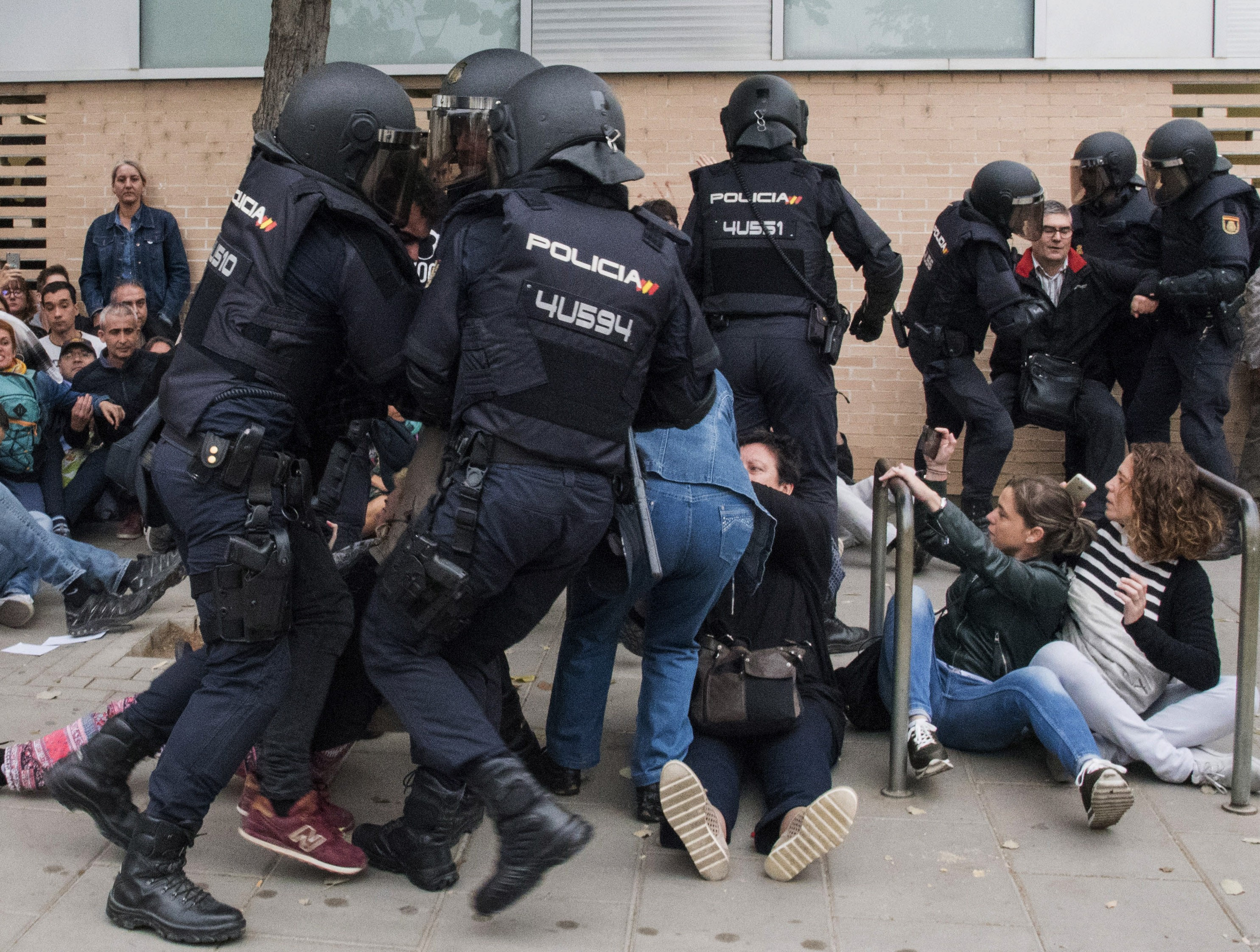 VIDEO | Referendumul pentru independența Cataloniei s-a încheiat.Bilanț: peste 840 de răniți