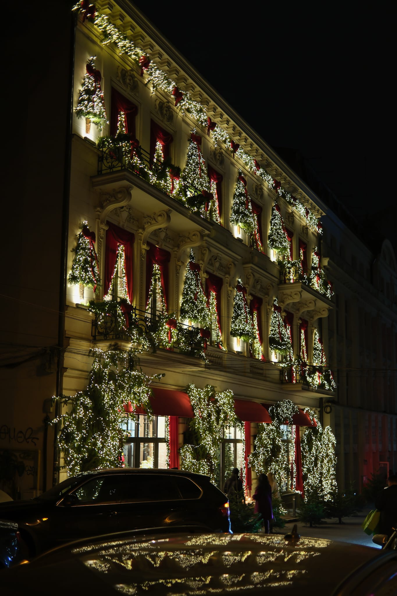 Cel mai frumos decorate clădiri din București înainte de Crăciun. Capitala a adoptat modelul european pentru acest sezon de iarnă