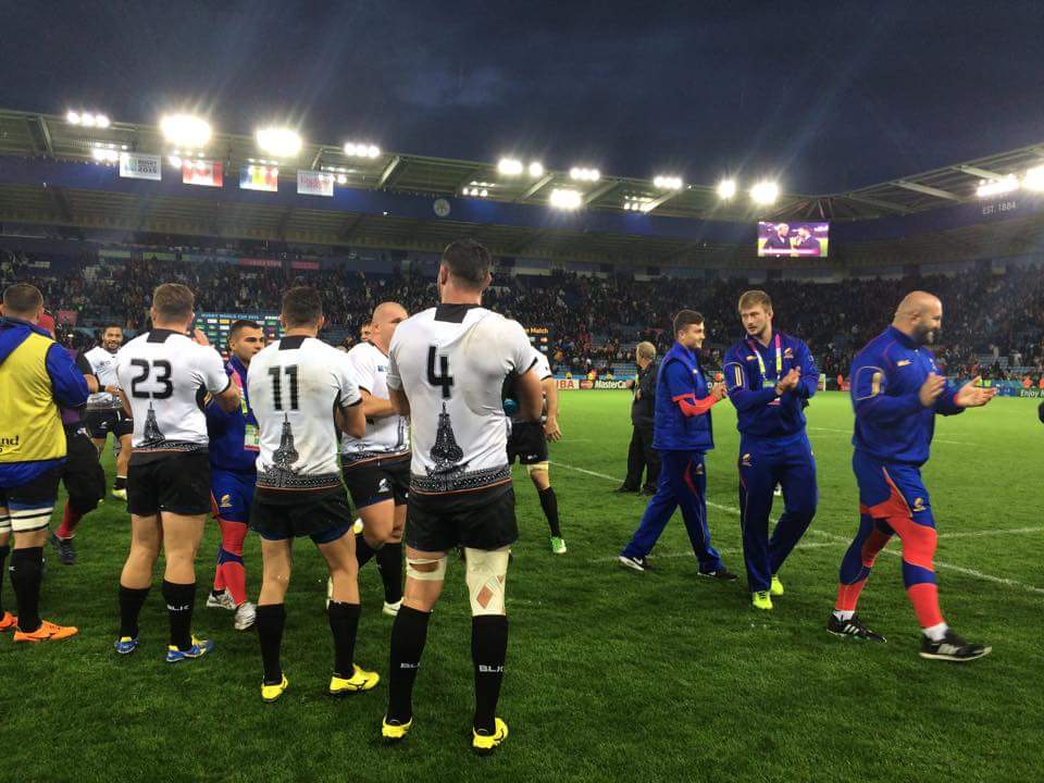Cupa Mondială de Rugby, ROMÂNIA - CANADA 17-15! Viiictooorieeee! Grămada cere vârf! Nord-americanii au condus cu 15-0, după 45 de minute! Macovei, cu două eseuri pe înaintare, și "americanul" Vlaicu - două transformări, plus o lovitură de pedeapsă decisivă - au întors miraculos rezultatul. Pe o ploaie sâcâitoare, ”stejarii” au strivit ”arțarii. Cea mai tare revenire din istorie! / GALERIE FOTO & VIDEO
