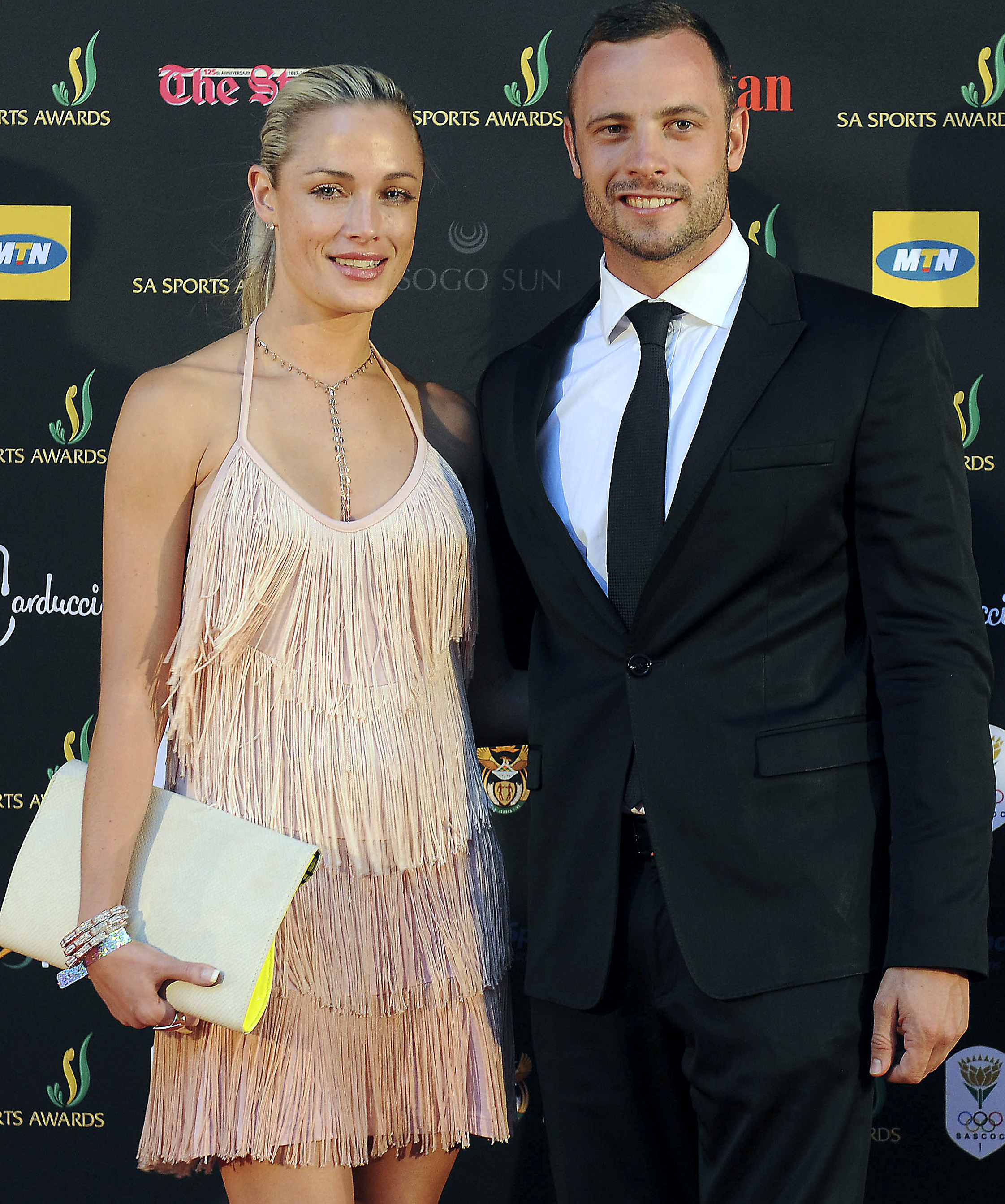 Și-a ucis soția, dar acum e liber. Atletul paralimpic sud-african Oscar Pistorius a ieșit din pușcărie după un an. Parchetul a făcut apel împotriva condamnării sale și vrea altă încadrare