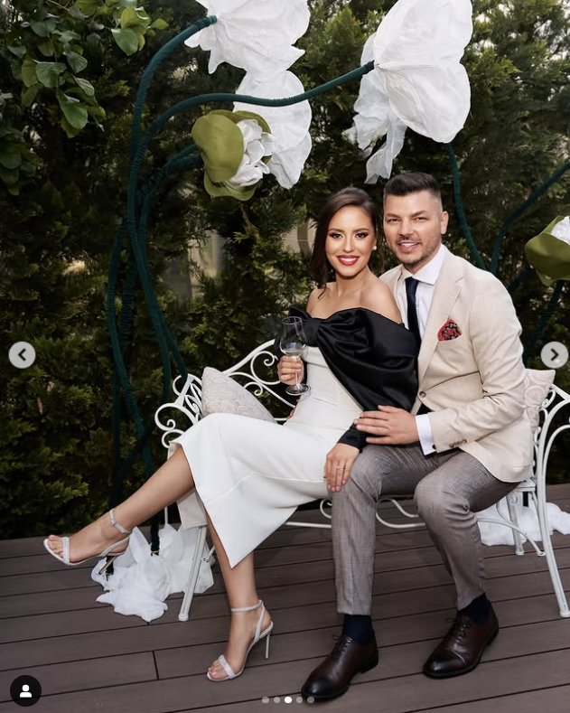 Valentin Luca, finalist la „Românii au talent”, și Roxana Ghiorghian, fosta știristă de la Antena 1, s-au căsătorit. Primele imagini de la eveniment