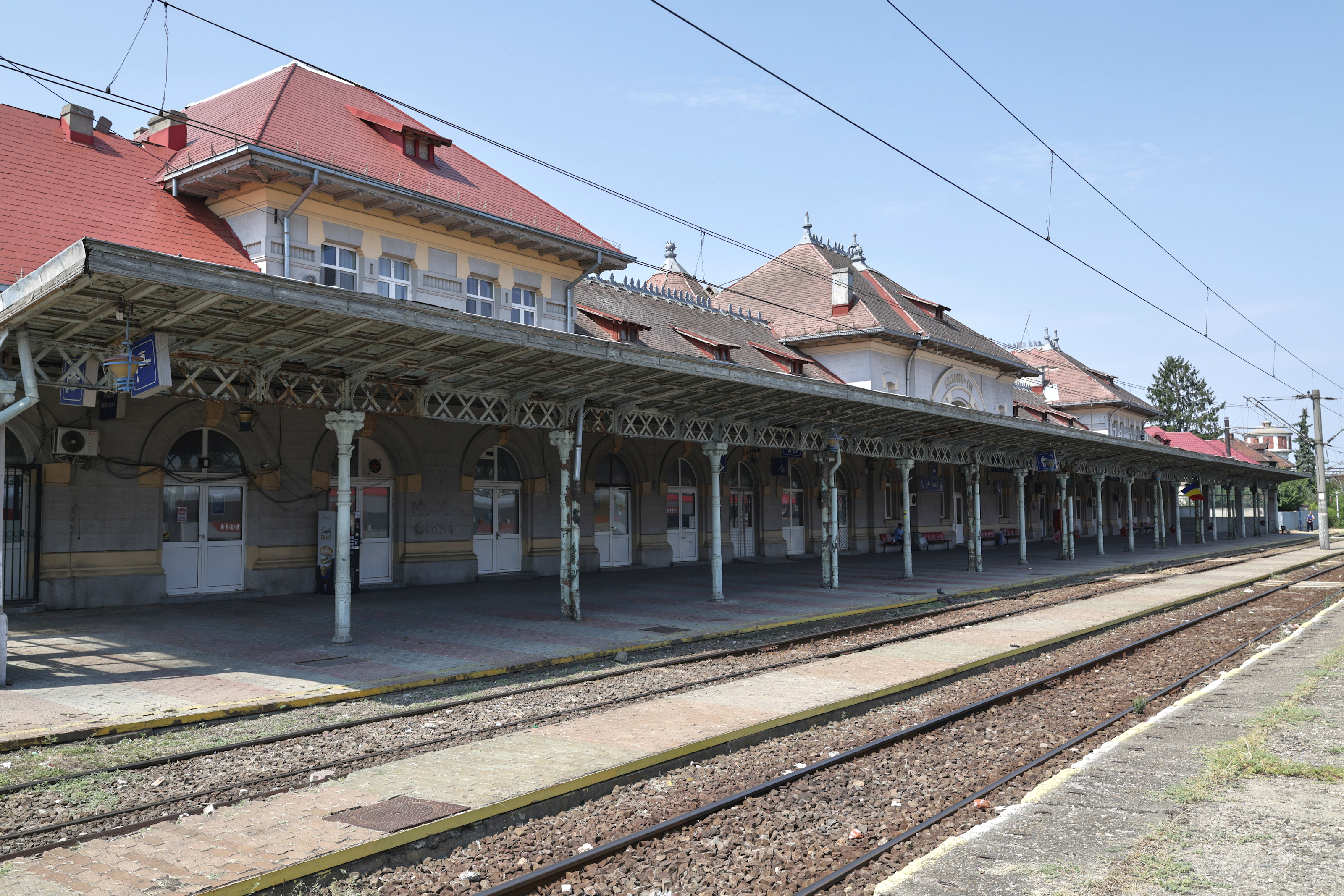 Gara-fantomă din București: dezastru total, cinci trenuri vin și pleacă, iar călătorii așteaptă micii calzi „La pierde tren”
