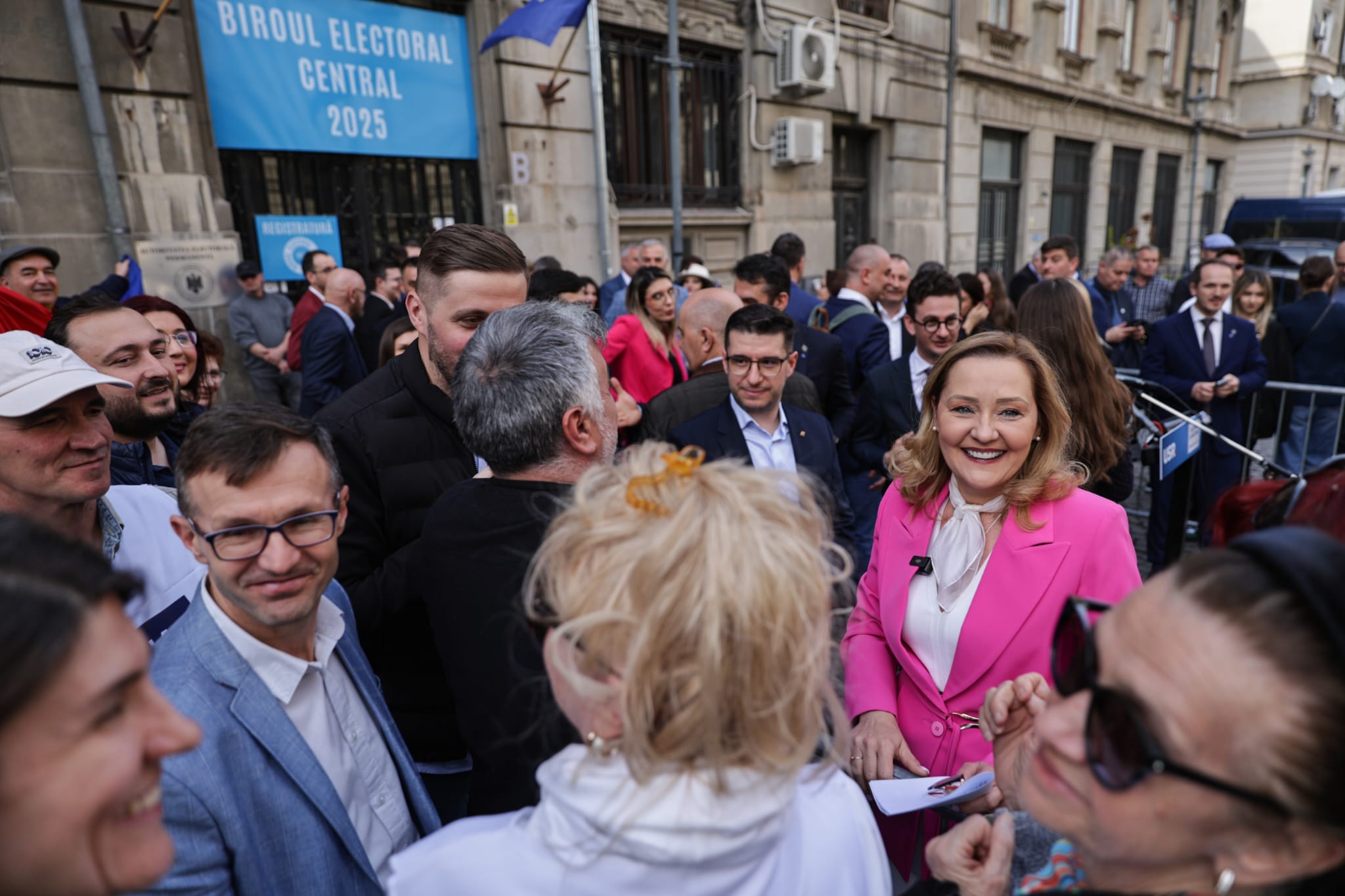 Elena Lasconi și-a depus candidatura la alegerile prezidențiale 2025, în ciuda opoziției din USR: „Nu sunt perfectă, dar am curaj să fac dreptate”