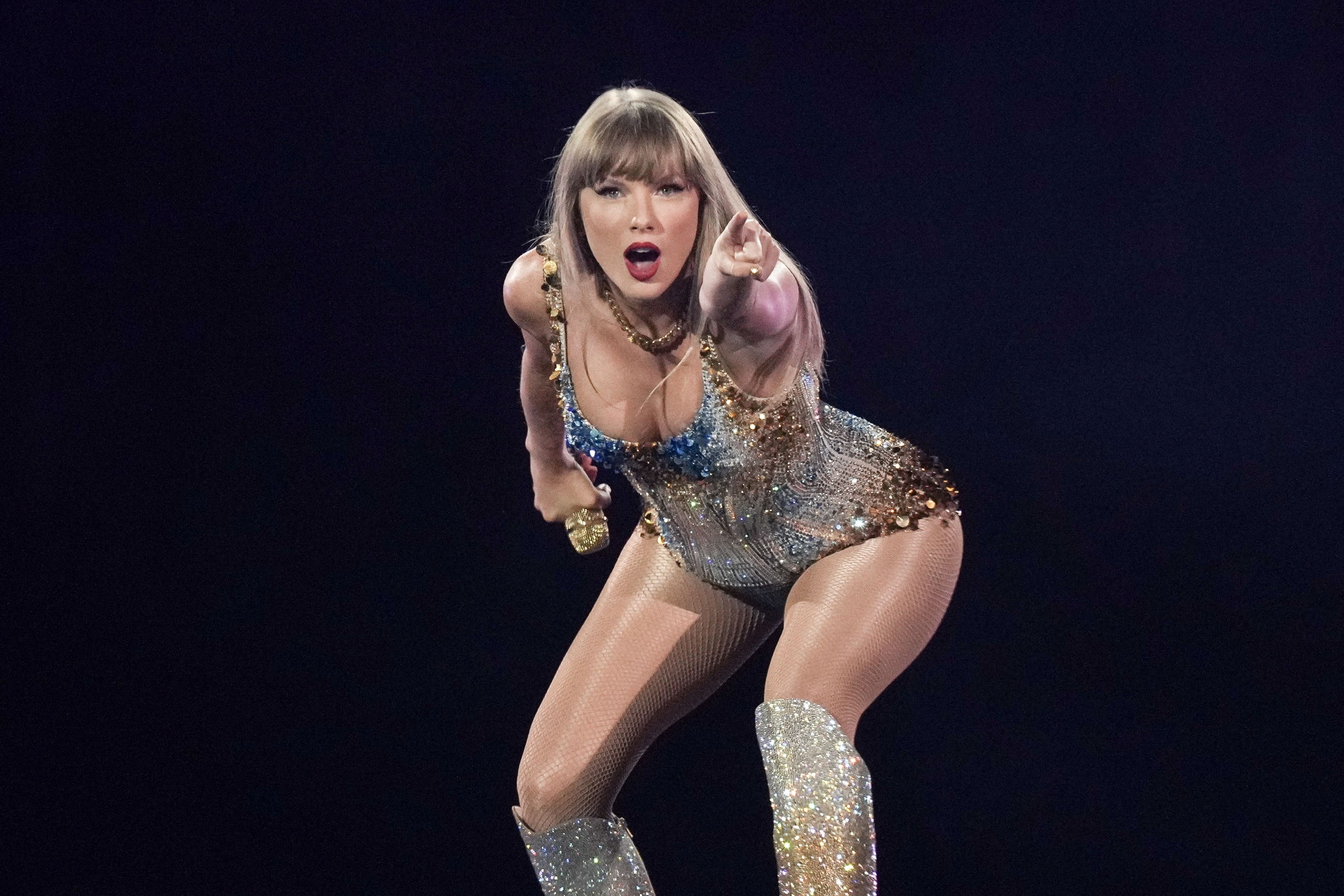Câți bani le-a dat Taylor Swift angajaților care au lucrat cu ea la turneul de două miliarde de dolari