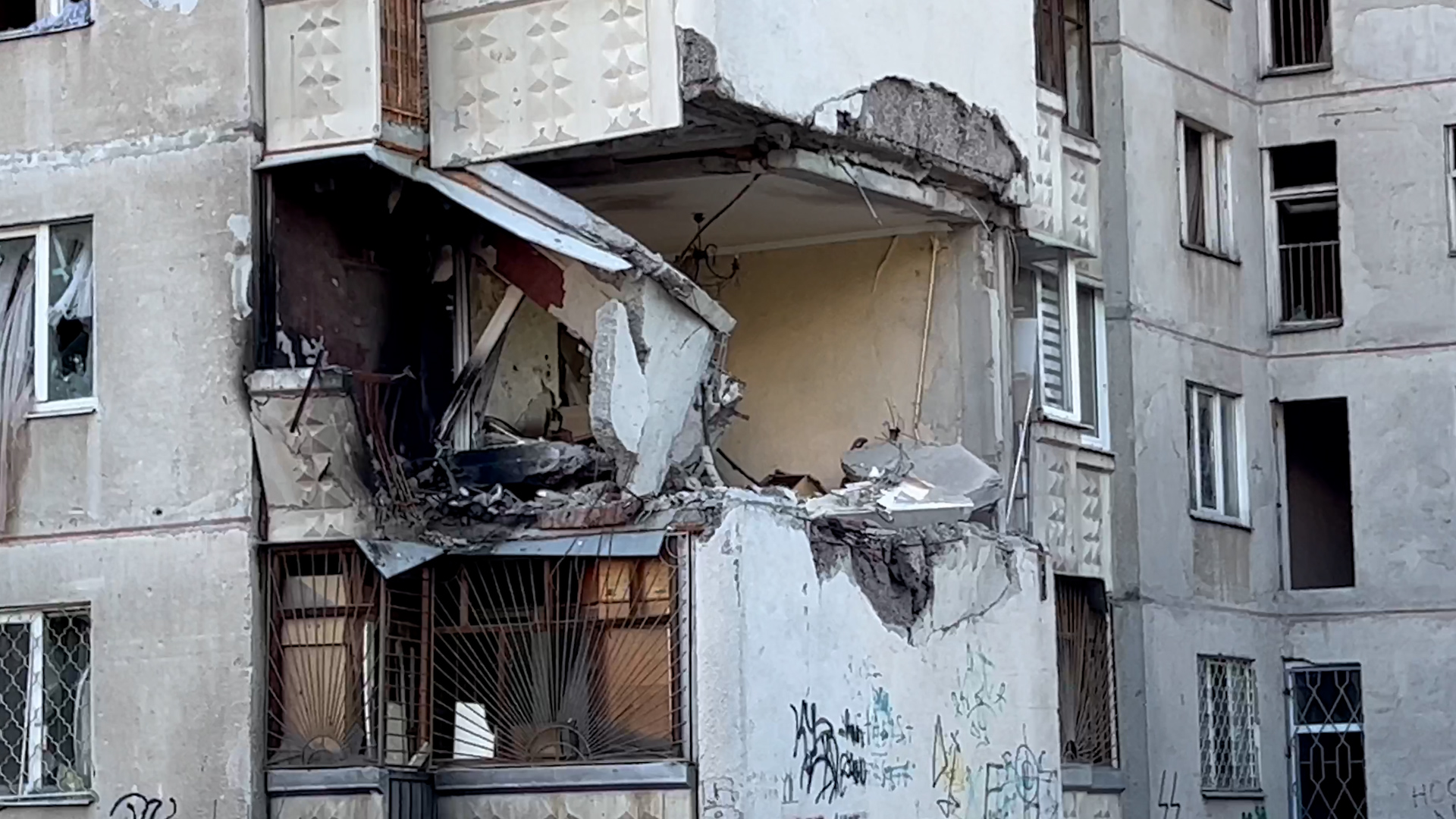REPORTAJ EXCLUSIV de pe frontul din Harkov. Un veteran din Batalionul Azov vorbește despre „neonazism”