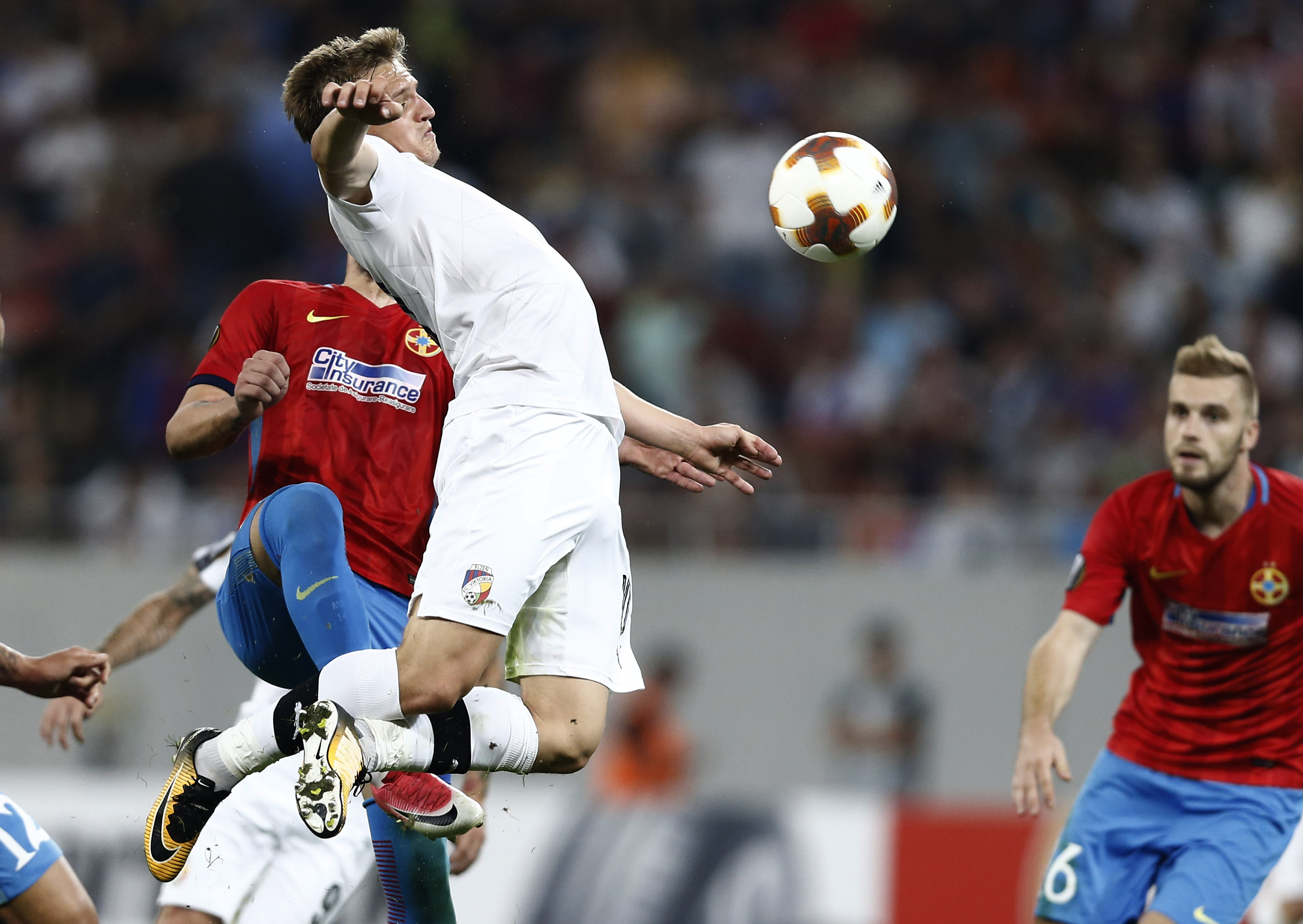 Liga Europa, FCSB - Viktoria Plzen 3-0. Seară glorioasă. Se ridică steaua lui Dică. Dublă de efect pentru Budescu. Trupa lui Becali, liderul Grupei G