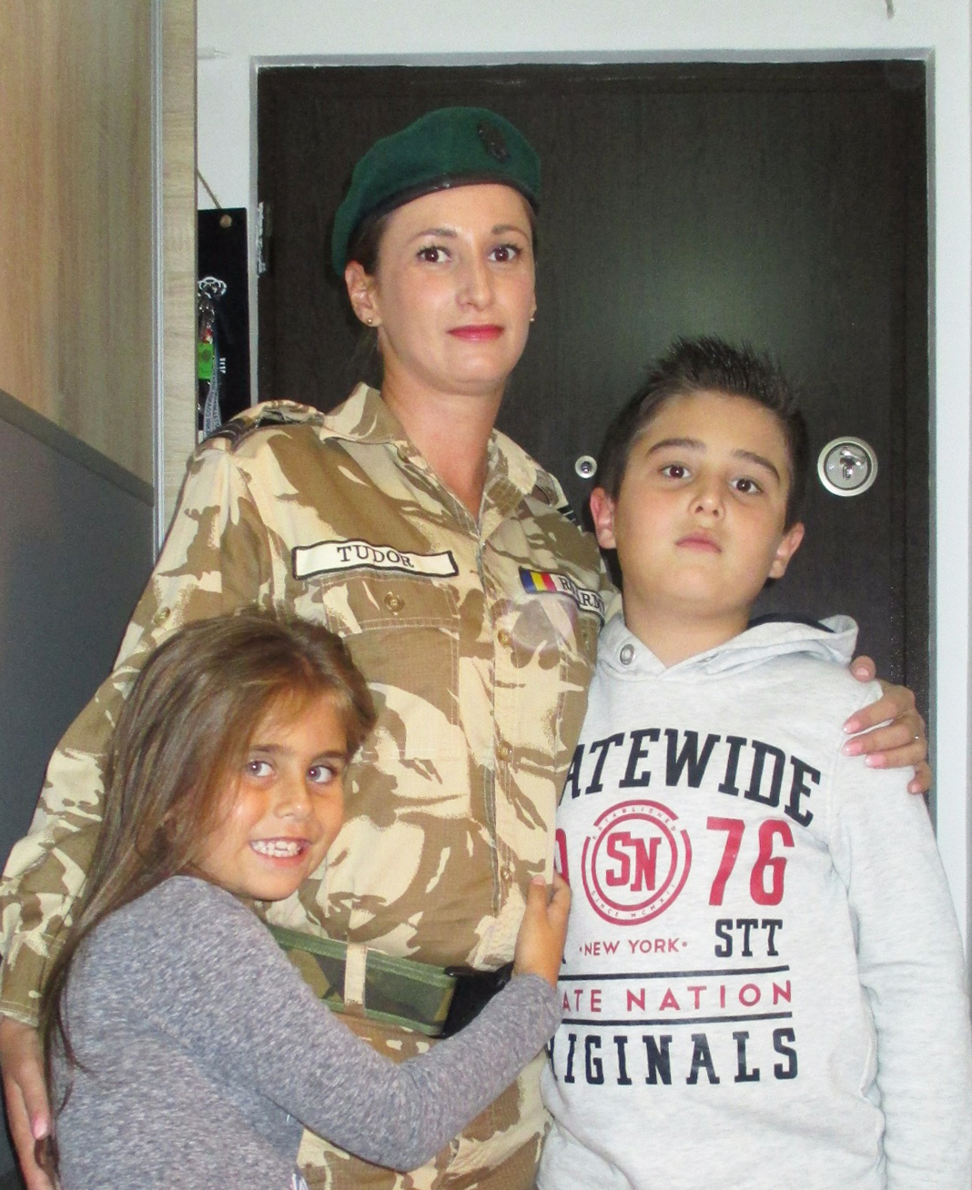 REPORTAJ/ Cel mai emoționant moment pentru o mamă-militar în Afganistan. ”Atunci timpul curge altfel. Începi să numeri orele...” (FOTO)