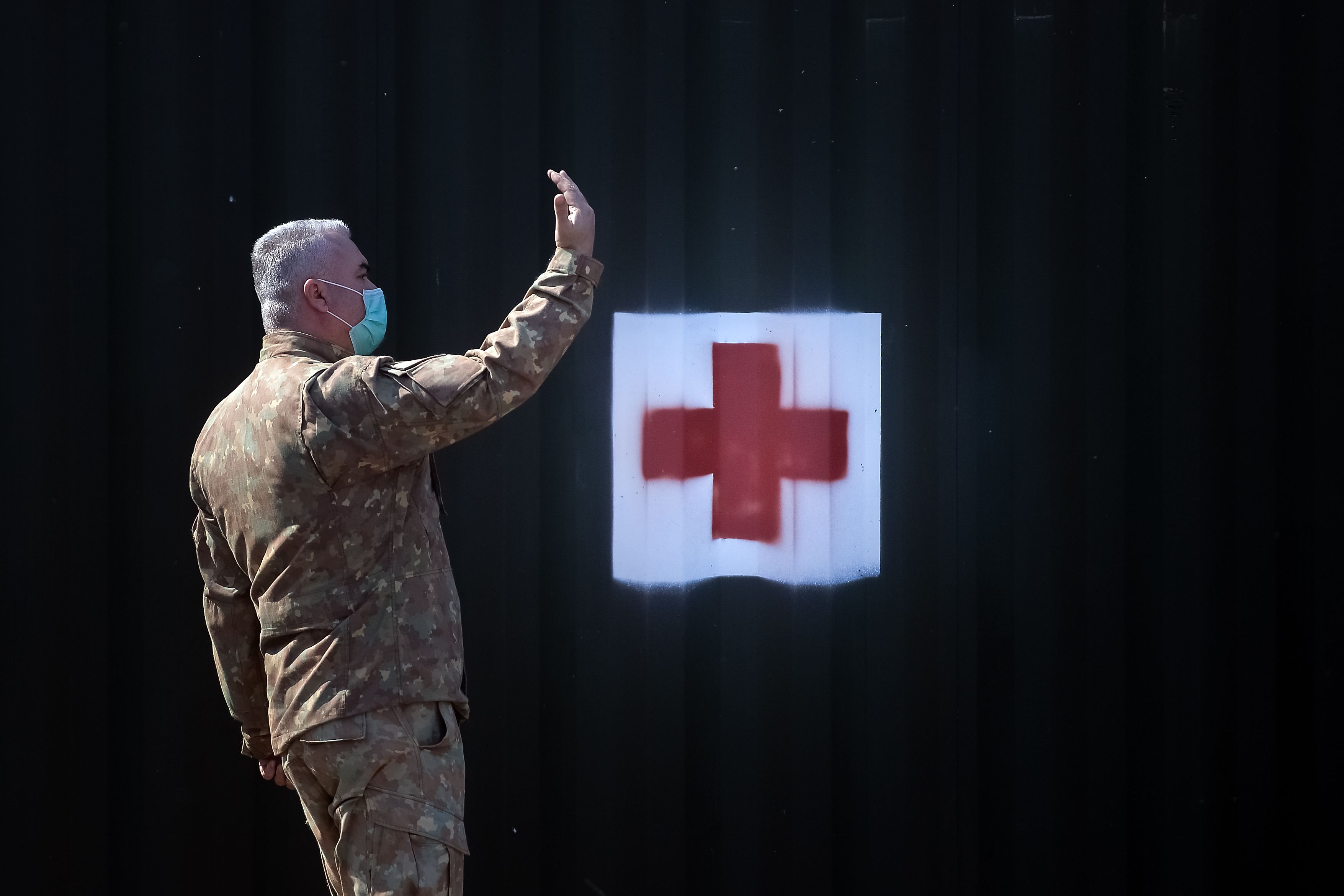 Imagini din locul unde Armata construiește un spital militar pentru pacienții cu COVID-19