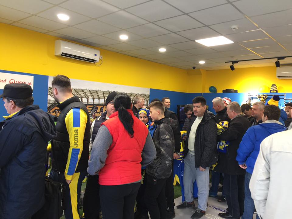 Petrolul Ploiești și-a deschis un magazin oficial. Fanii l-au luat cu asalt / FOTO&VIDEO