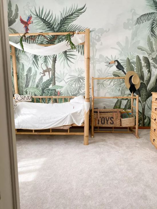 Imagini din casa în care Laura Cosoi locuiește. Camera fetițelor pare desprinsă din povești