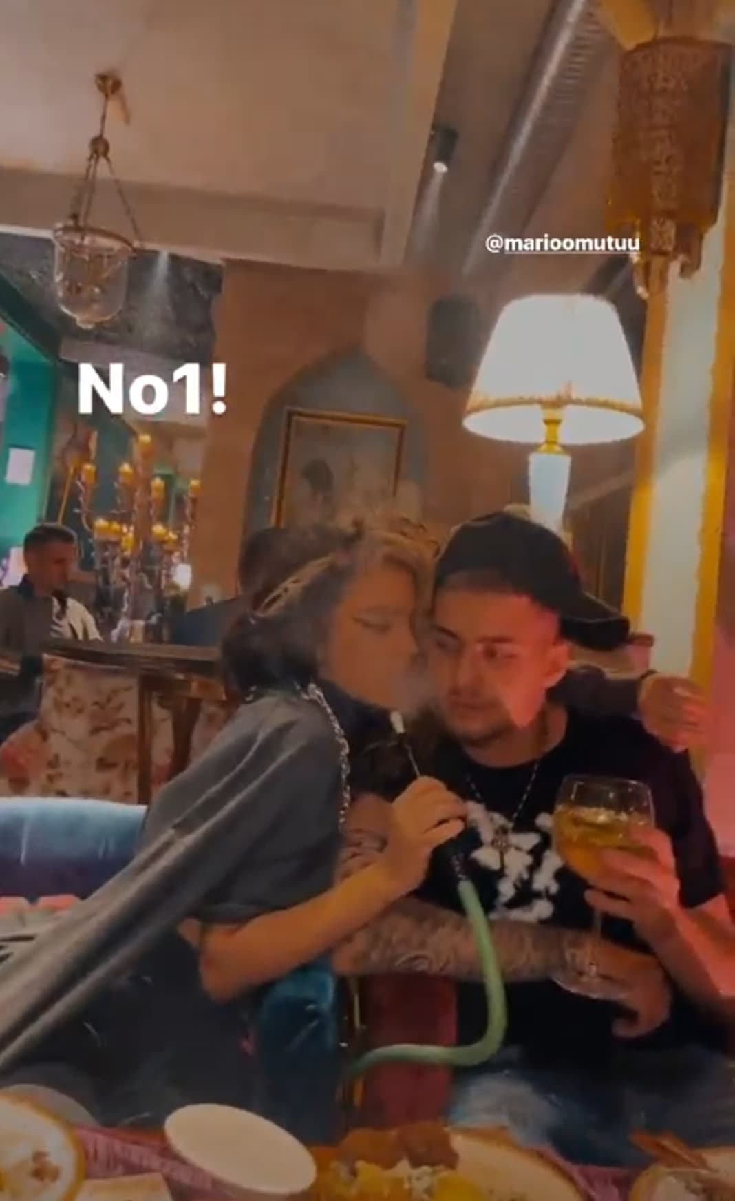 Mario Mutu, în ipostaze ciudate cu o tânără. Băiatul lui Mutu și al Alexandrei Dinu are 20 de ani