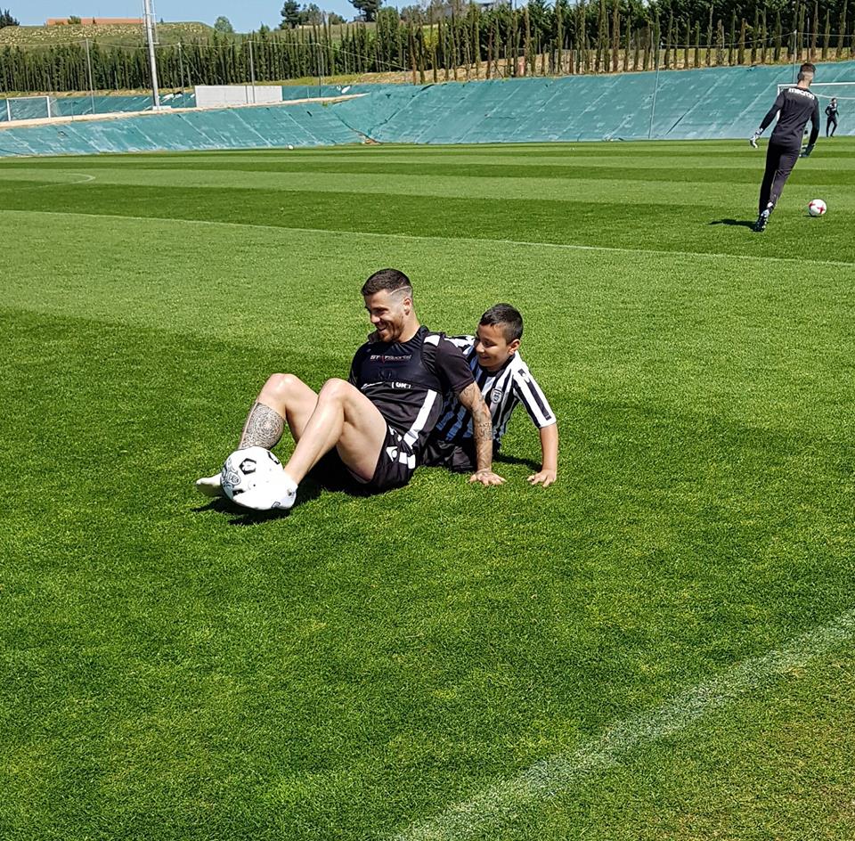 Maradona și Răzvan Lucescu, gesturi impresionante pentru niște copii infirmi | GALERIE FOTO&VIDEO