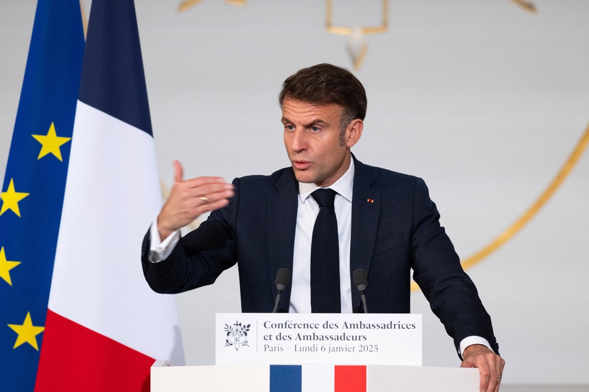 Cu ce parfum se dă Emmanuel Macron. Angajații îl simt înainte să apară la Palatul Élysée