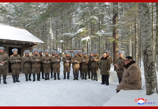 Kim Jong Un, călare pe un cal alb, pe muntele sacru al Coreei de Nord. Imaginile misterioase care prevestesc un anunț major