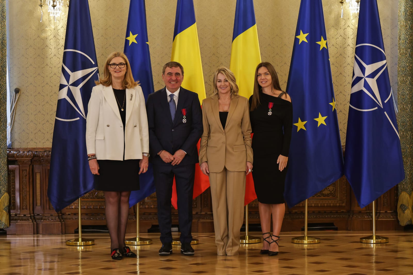 Gheorghe Hagi, decorat la Cotroceni de Ilie Bolojan: „Am muncit 50 de ani pentru acest moment”