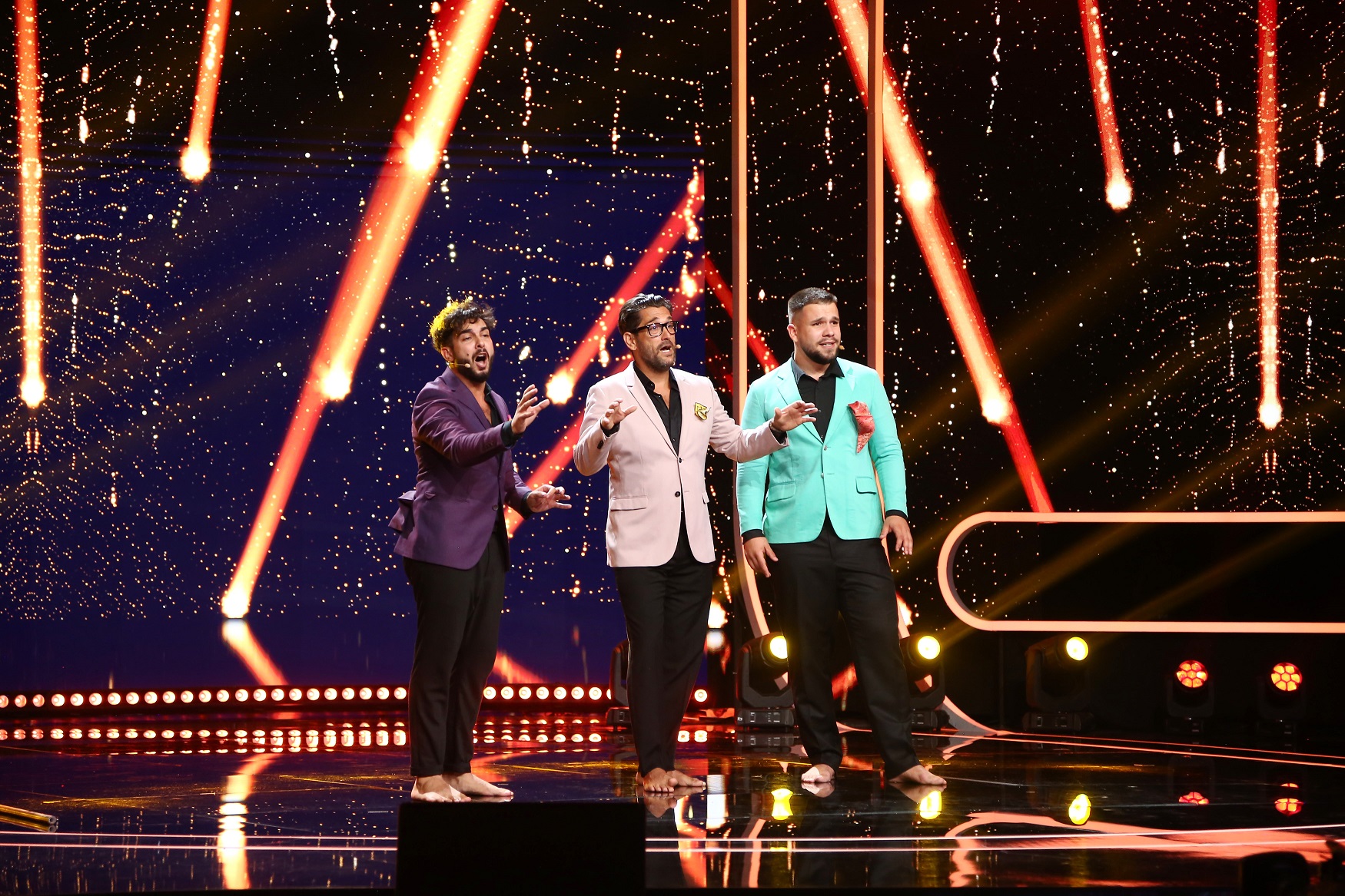 Cezar Ouatu, moment savuros pe scena „iUmor”. Artistul face parte din prima trupă de stand-up comedy muzical, The Free Tenors